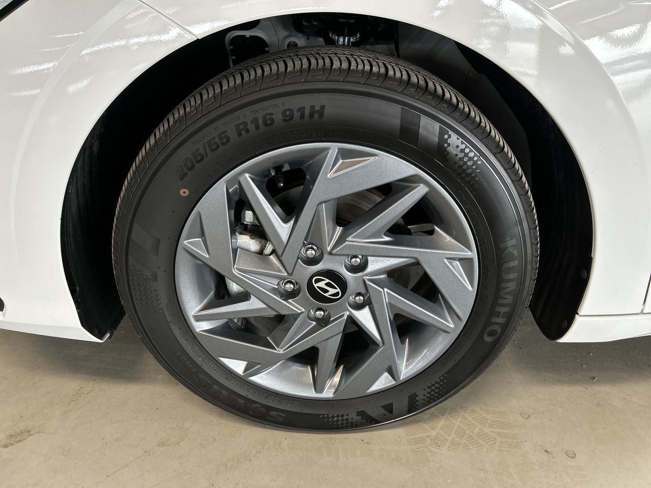 Hyundai Elantra  2024