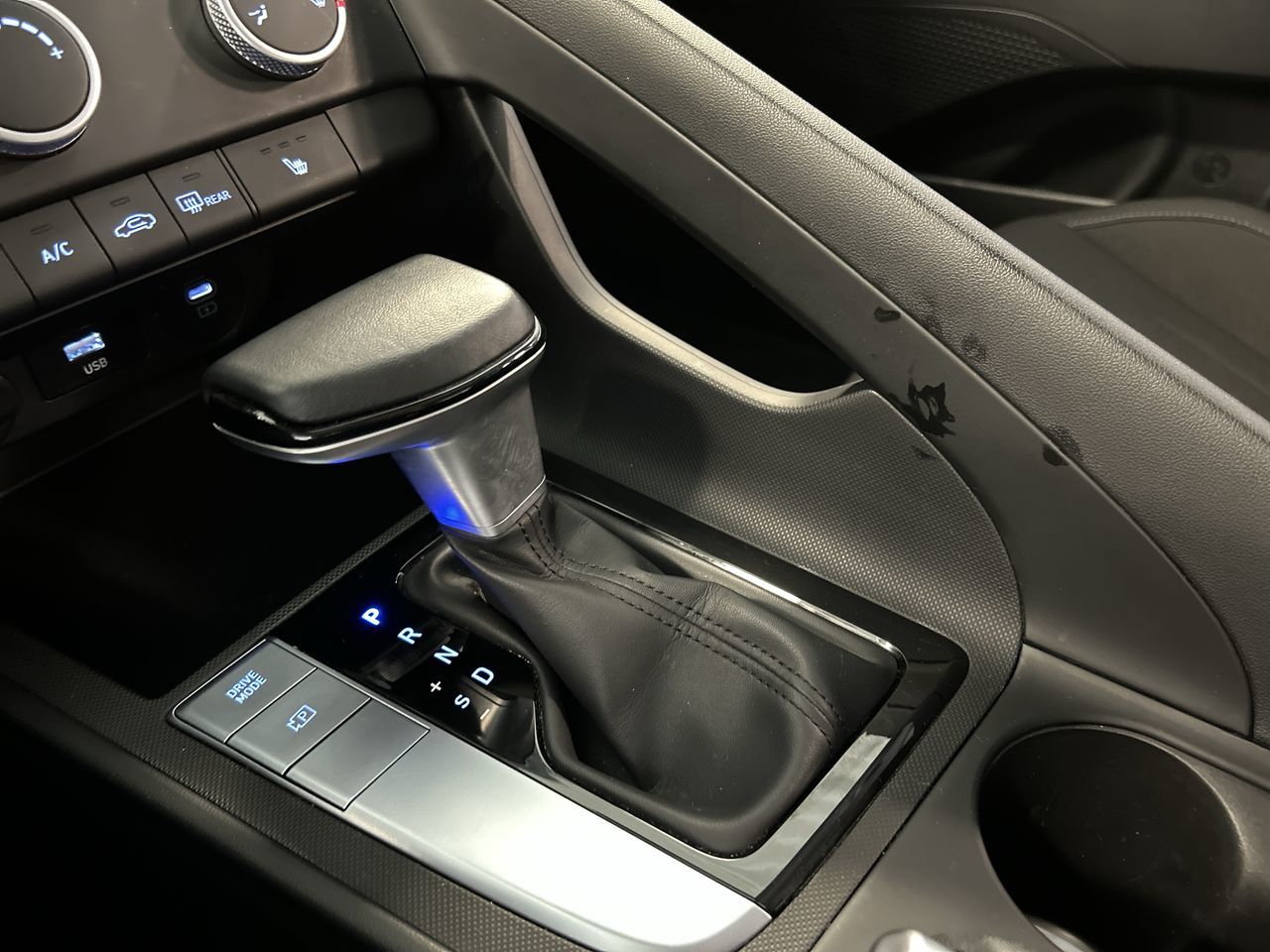 Hyundai Elantra  2024