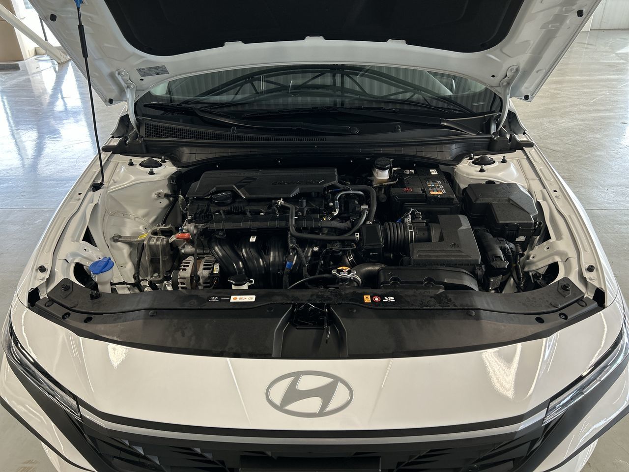 Hyundai Elantra  2024