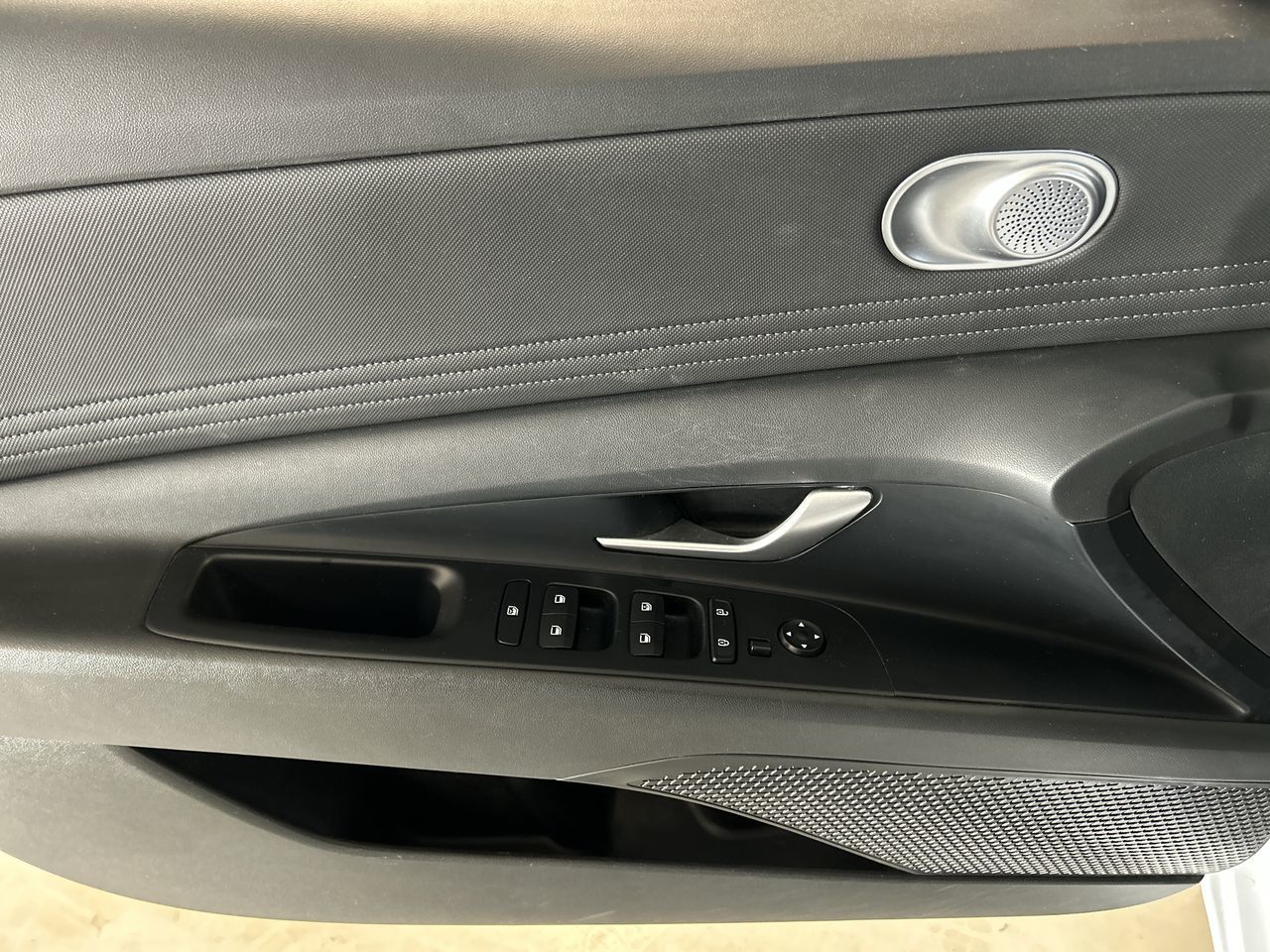 Hyundai Elantra  2024