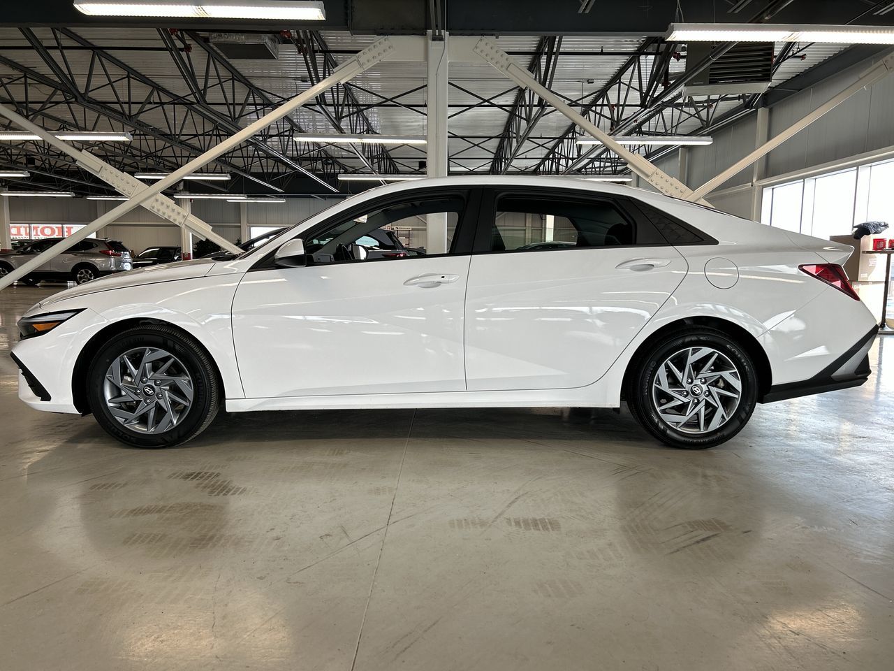 Hyundai Elantra  2024