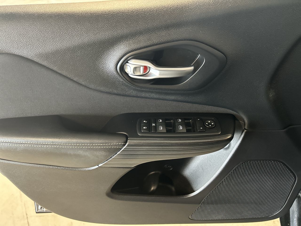 Jeep CHEROKEE SPORT  4WD  2016
