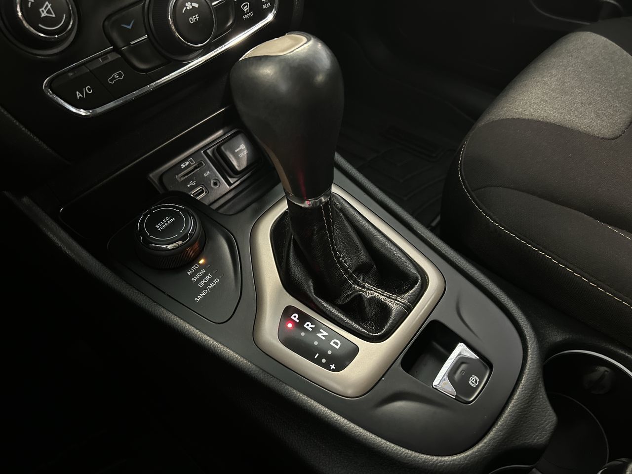 Jeep CHEROKEE SPORT  4WD  2016