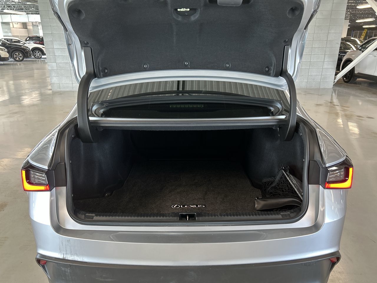 Lexus IS  2022 à Dorval, Québec