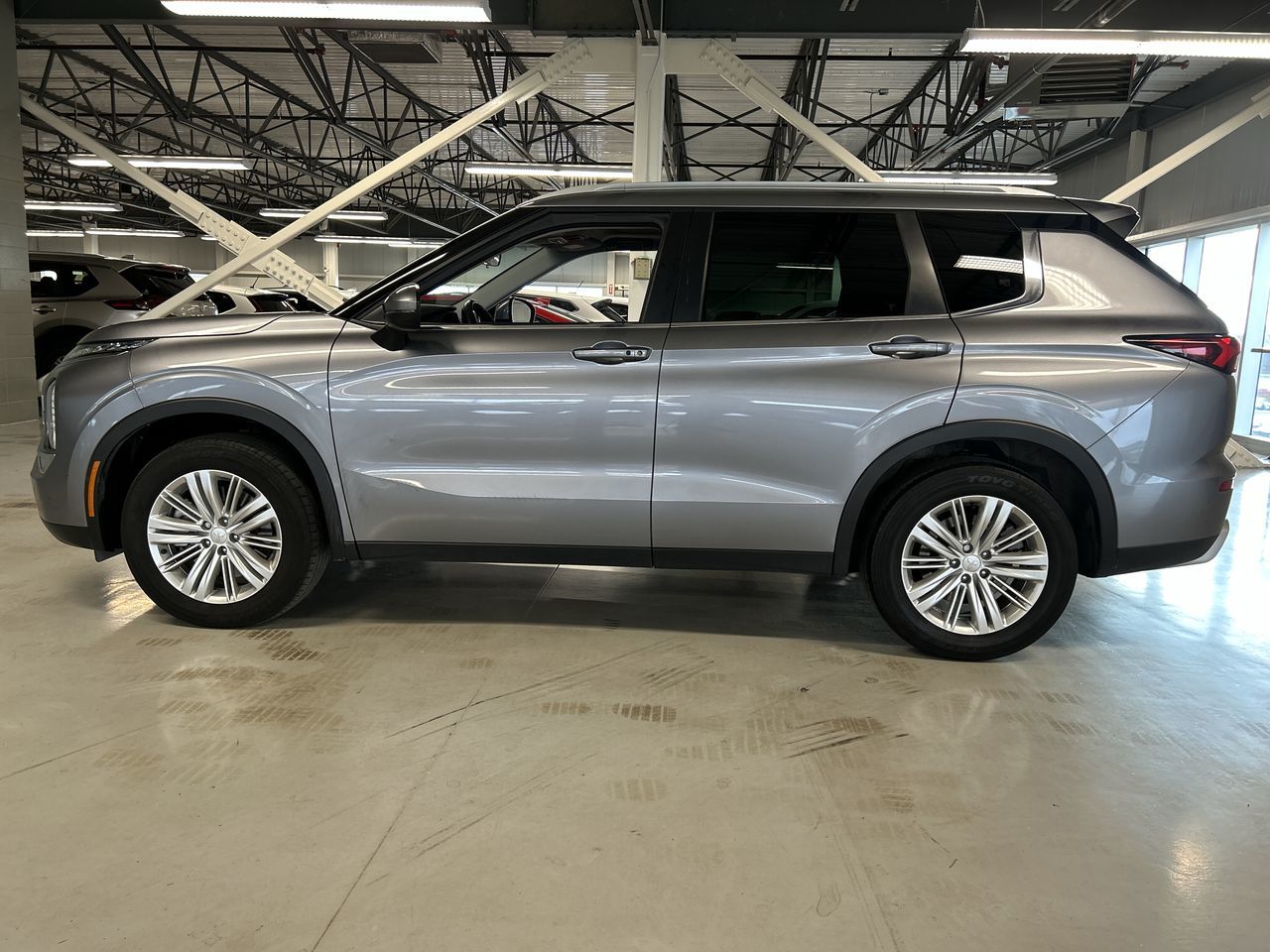 Mitsubishi Outlander  2023