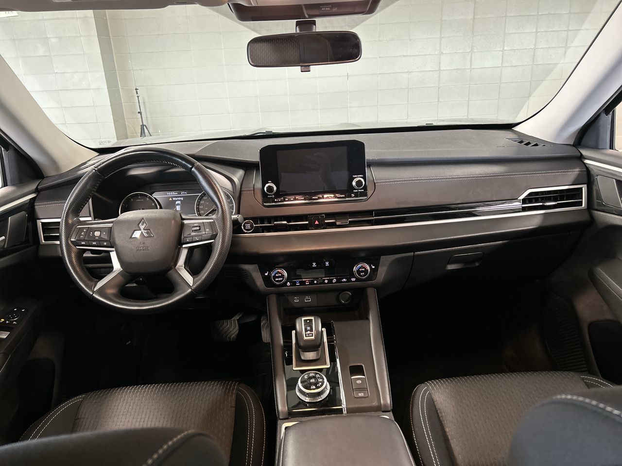 Mitsubishi Outlander  2023