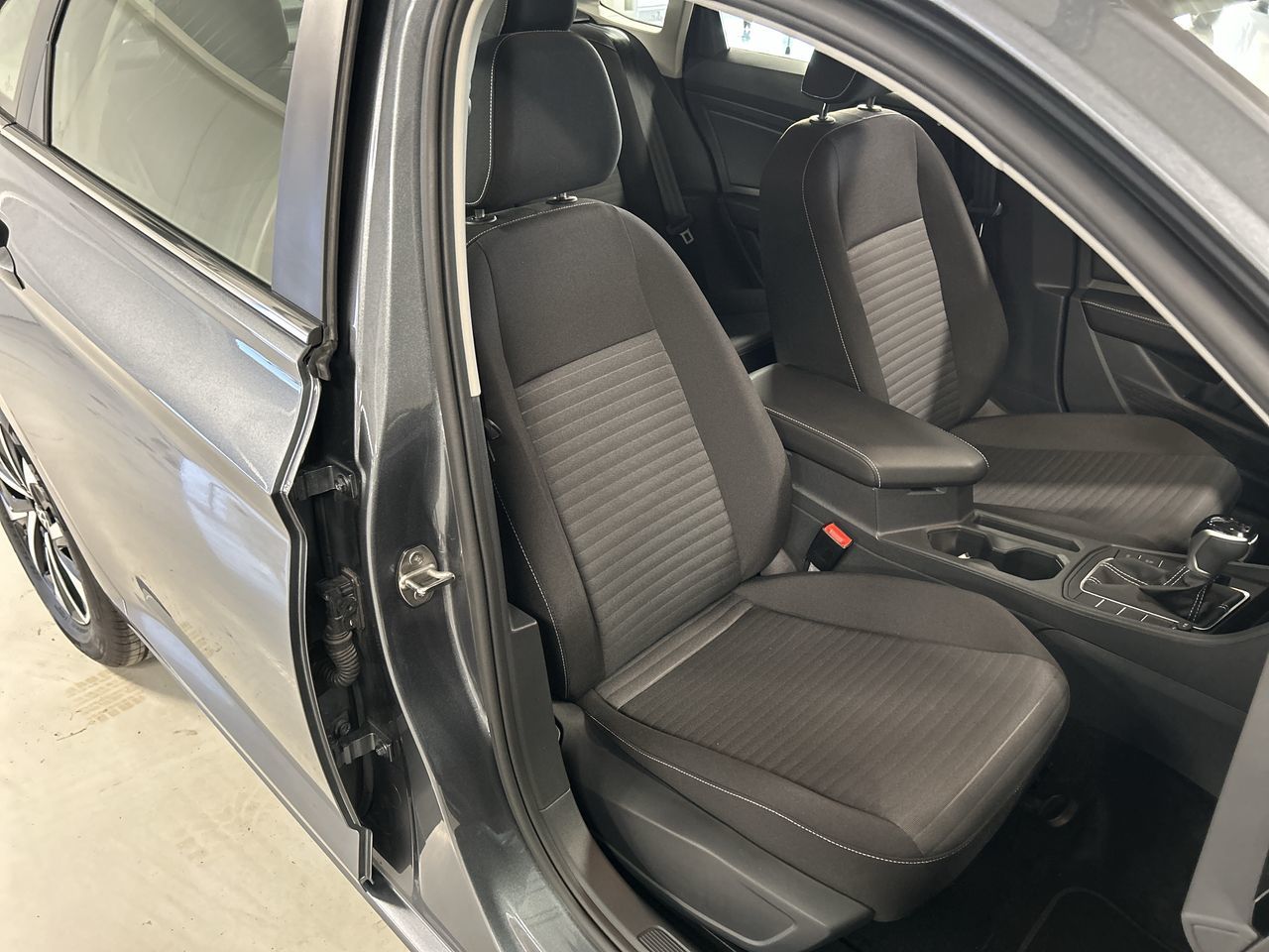 Volkswagen Jetta  2025