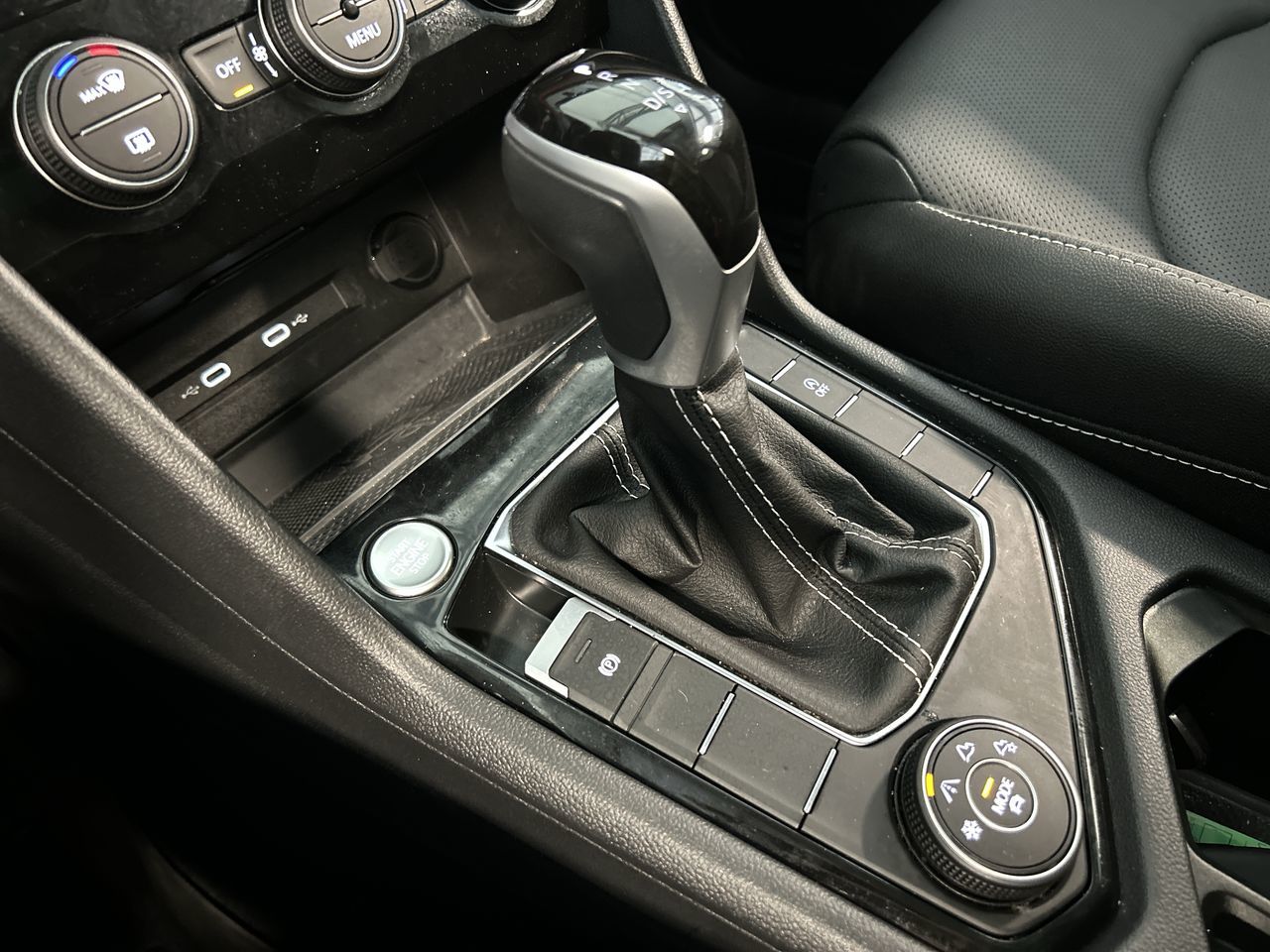 Volkswagen Taos  2024