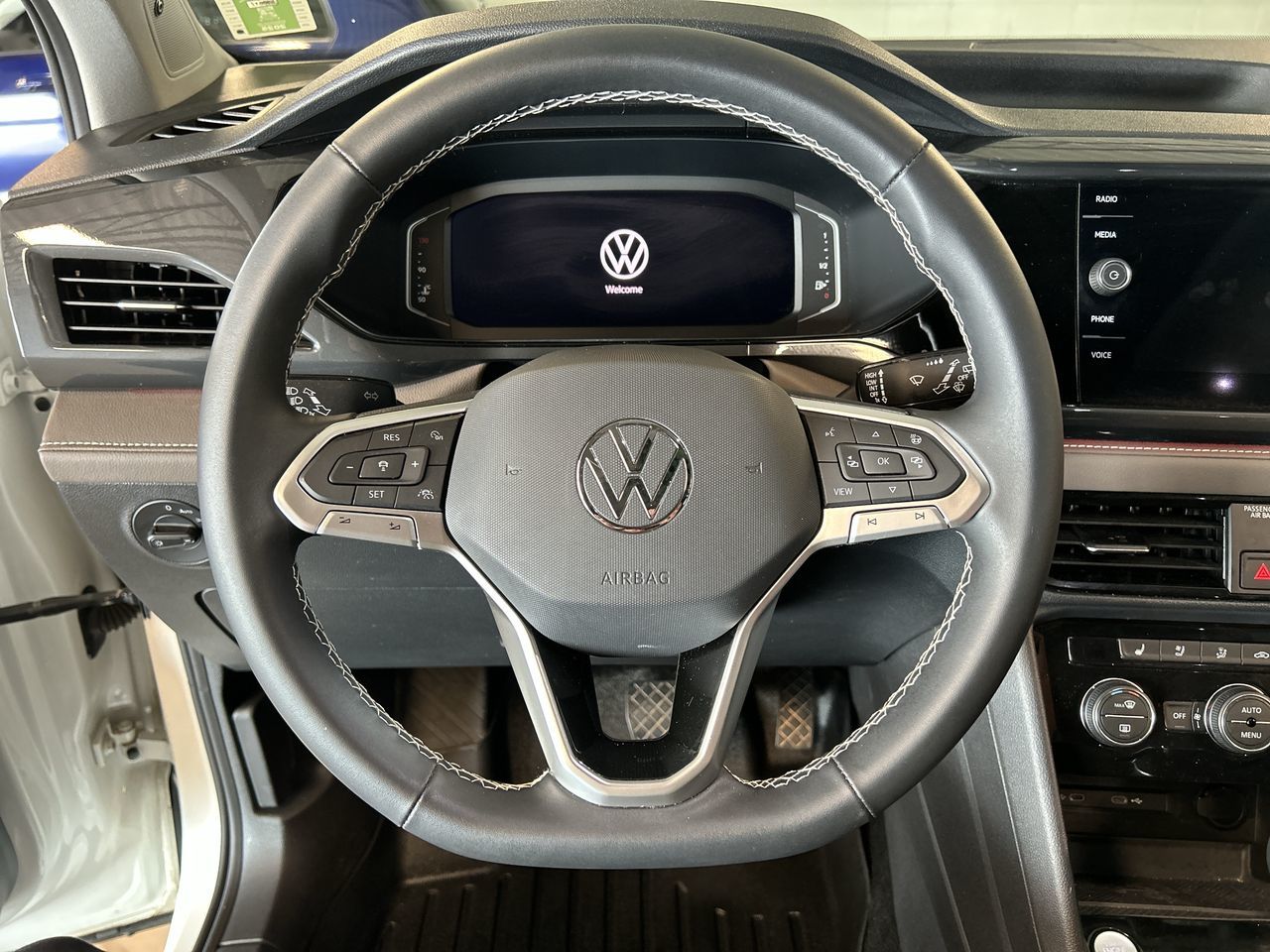 Volkswagen Taos  2024