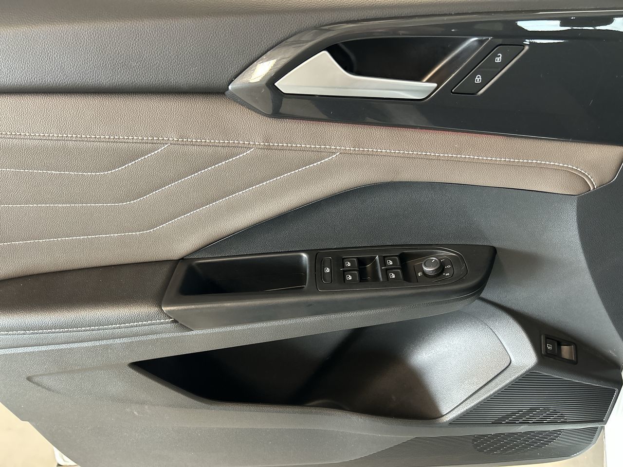 Volkswagen Taos  2024