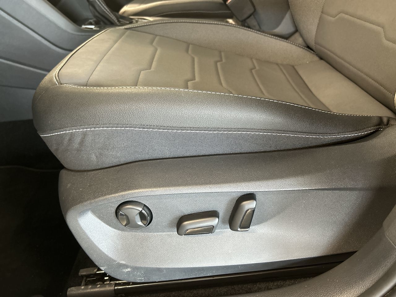 Volkswagen Taos  2025