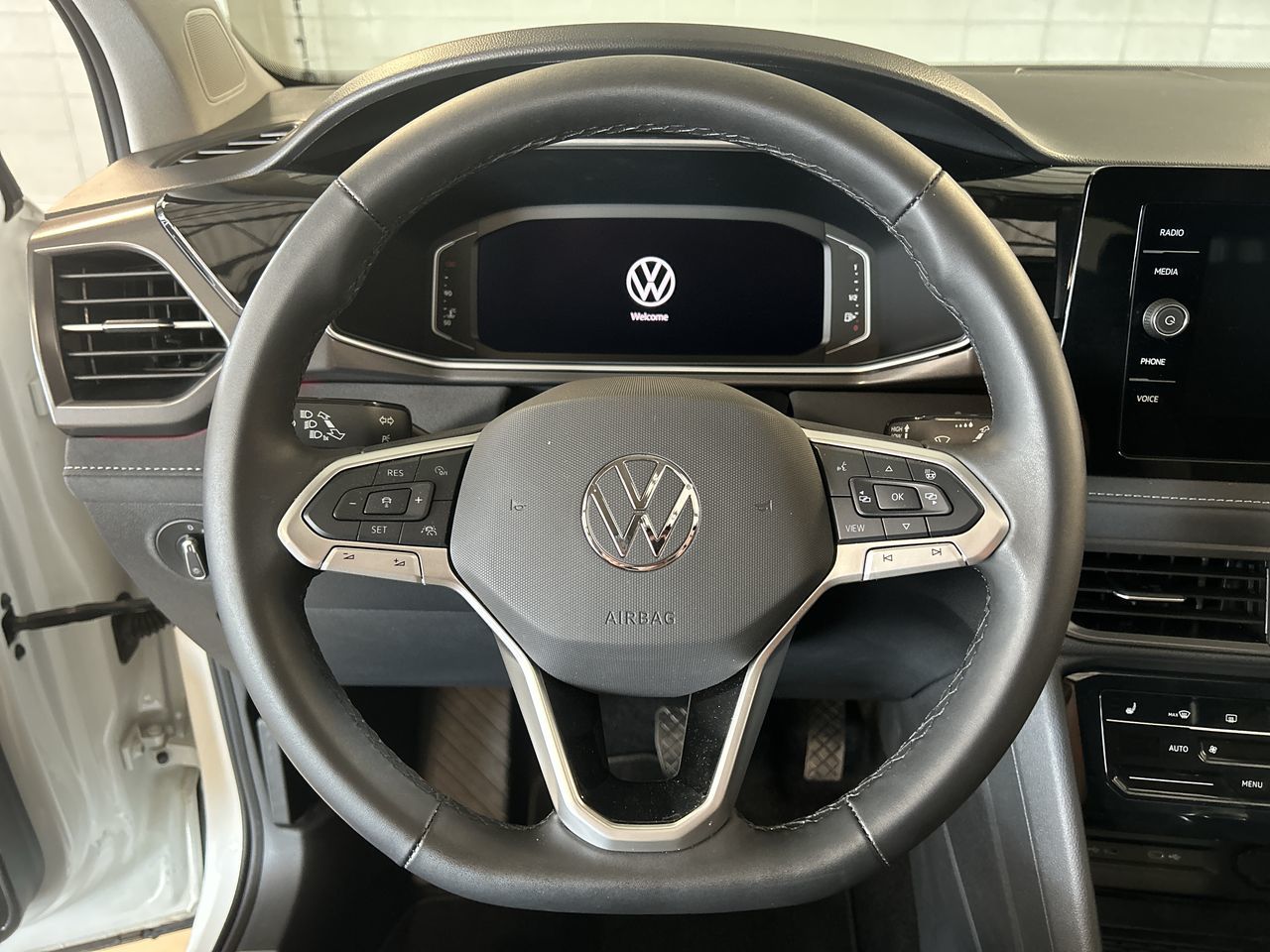 Volkswagen Taos  2025