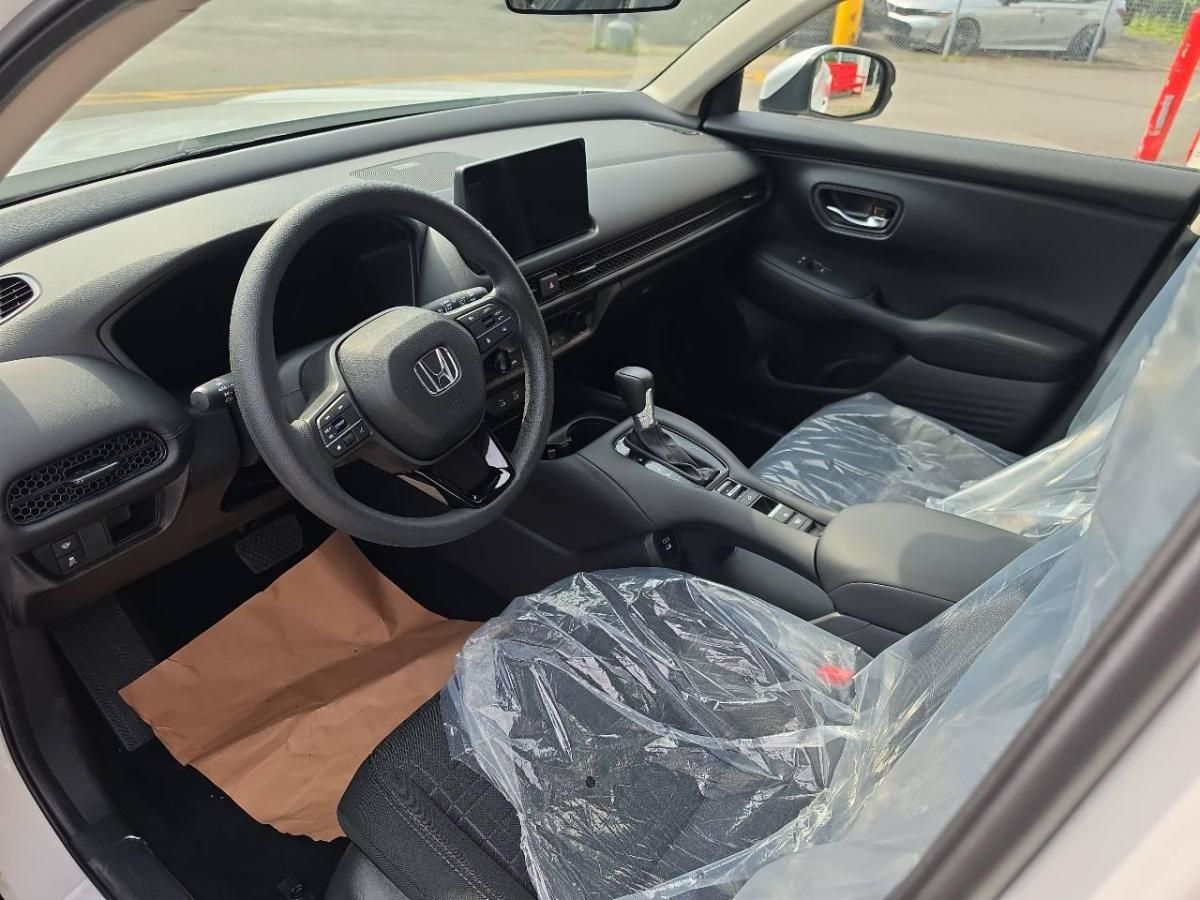 Photo 2027 Honda HR-V LX 2WD #7