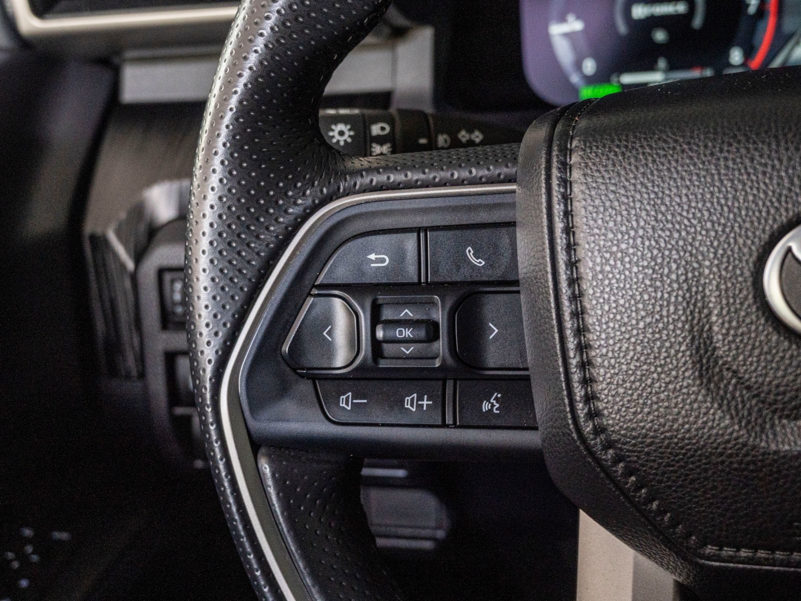 Photo Toyota 4RUNNER HYBRIDE PLATINUM **JAMAIS ACCIDENTÉ+CUIR+TOIT+20PO+JBL** 2025 #8