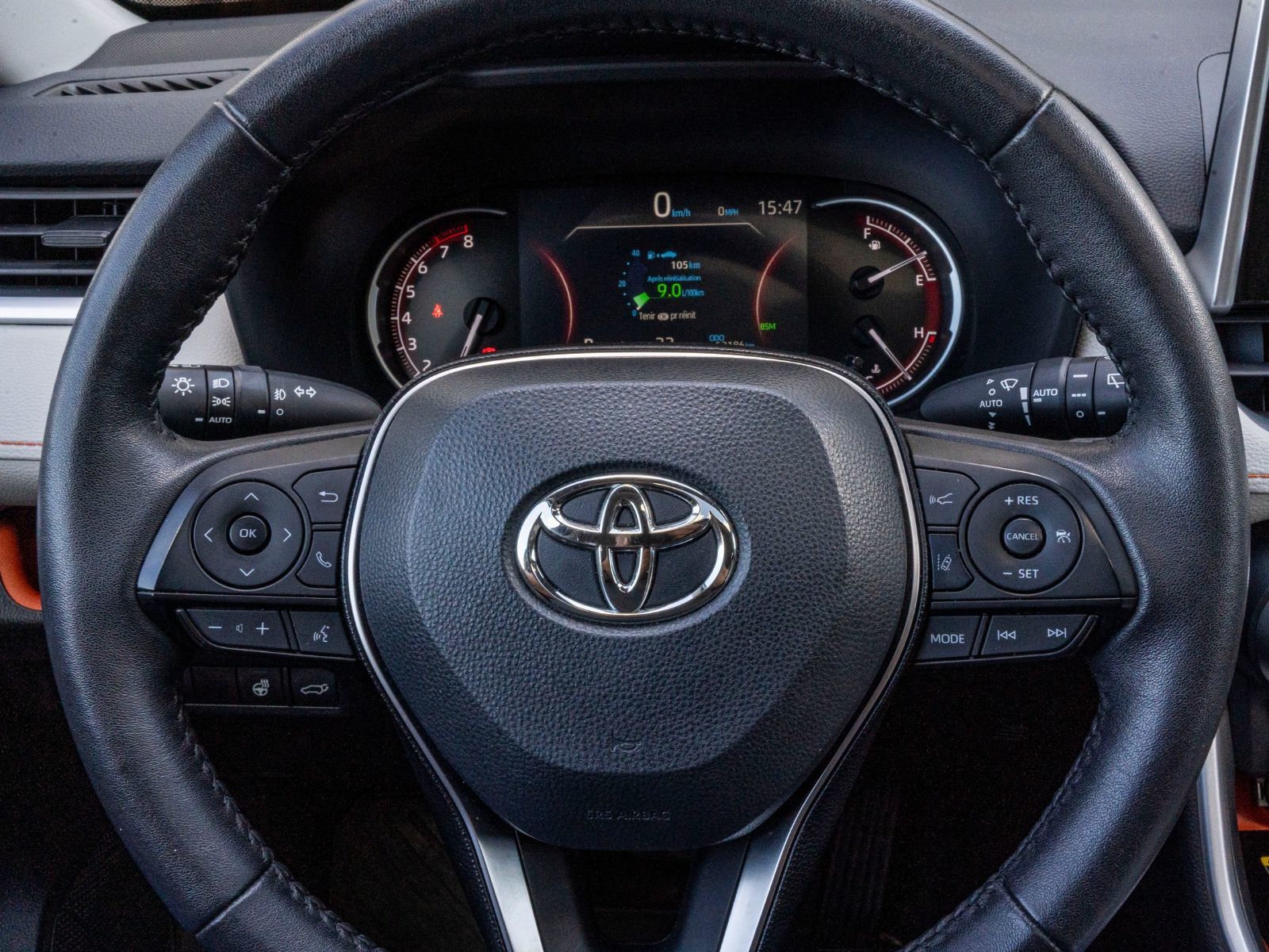 Photo 2021 Toyota RAV4 TRAIL **AUCUN CARFAX**TOIT+CUIR+19PO+CARPLAY** #8