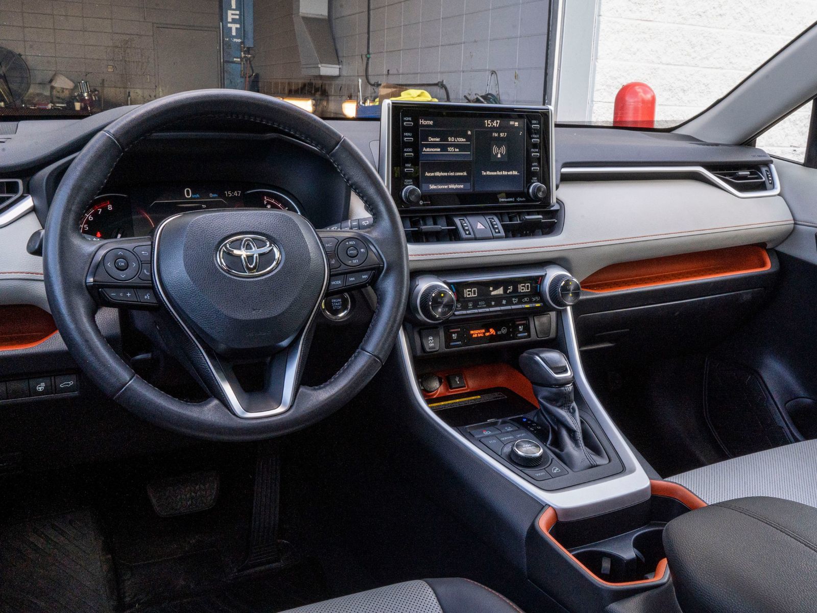 Photo 2021 Toyota RAV4 TRAIL **AUCUN CARFAX**TOIT+CUIR+19PO+CARPLAY** #6