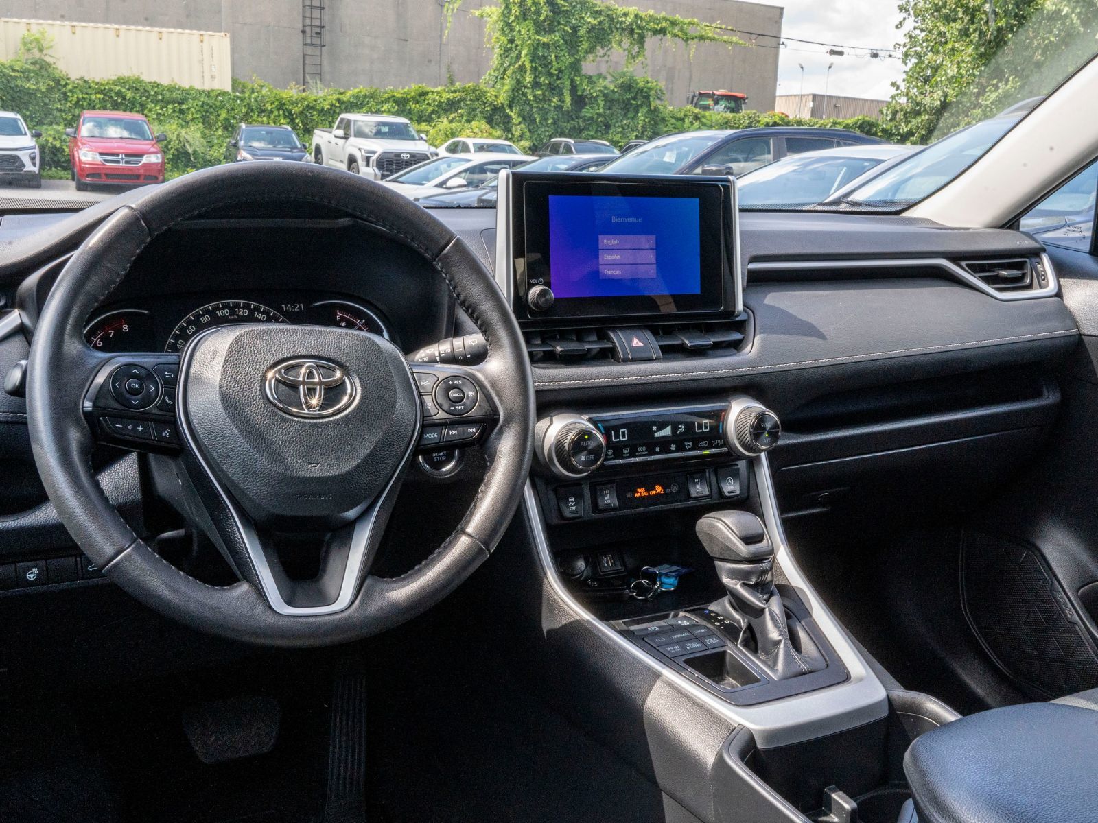 Photo 2023 Toyota RAV4 XLE AWD **TOIT+MAG+CAMÉRA+CARPLAY+ANDROID AUTO** #7