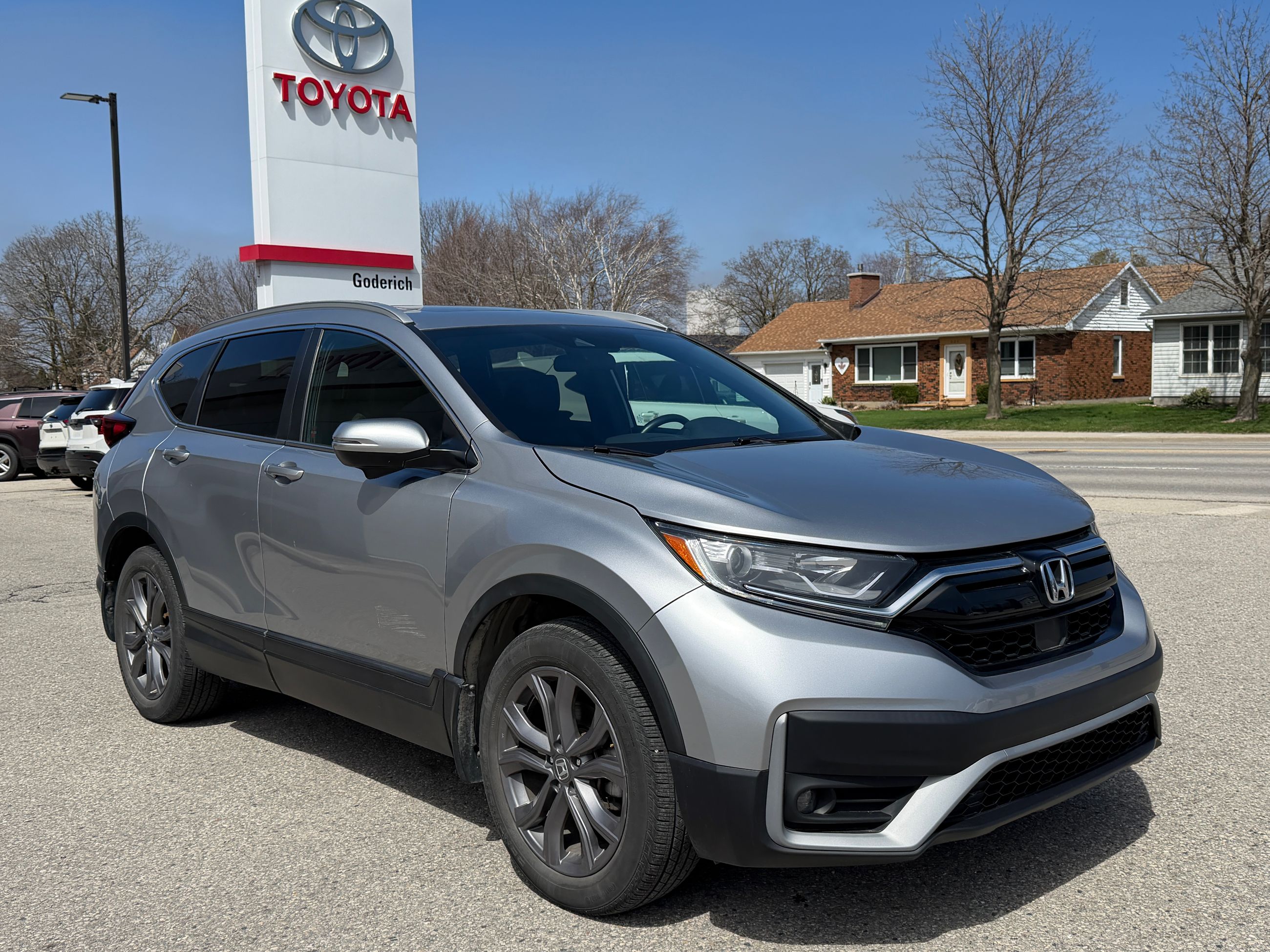 2022 Honda CR-V Sport 4WD Local trade CR-V Sport!!  And ONLY 49000km!!  Finance & warranty options galore!  Cert & r