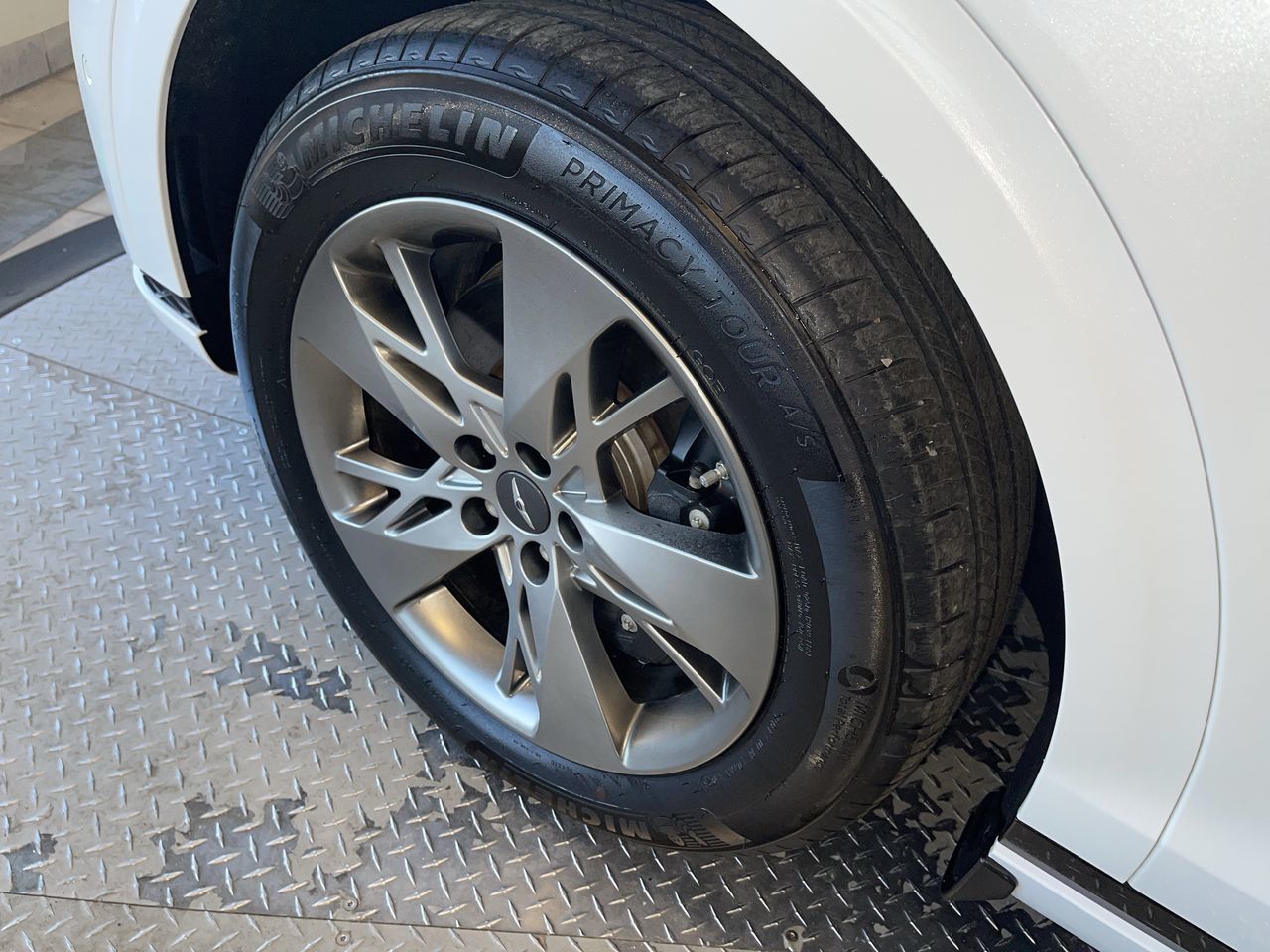 2023 GENESIS GV70