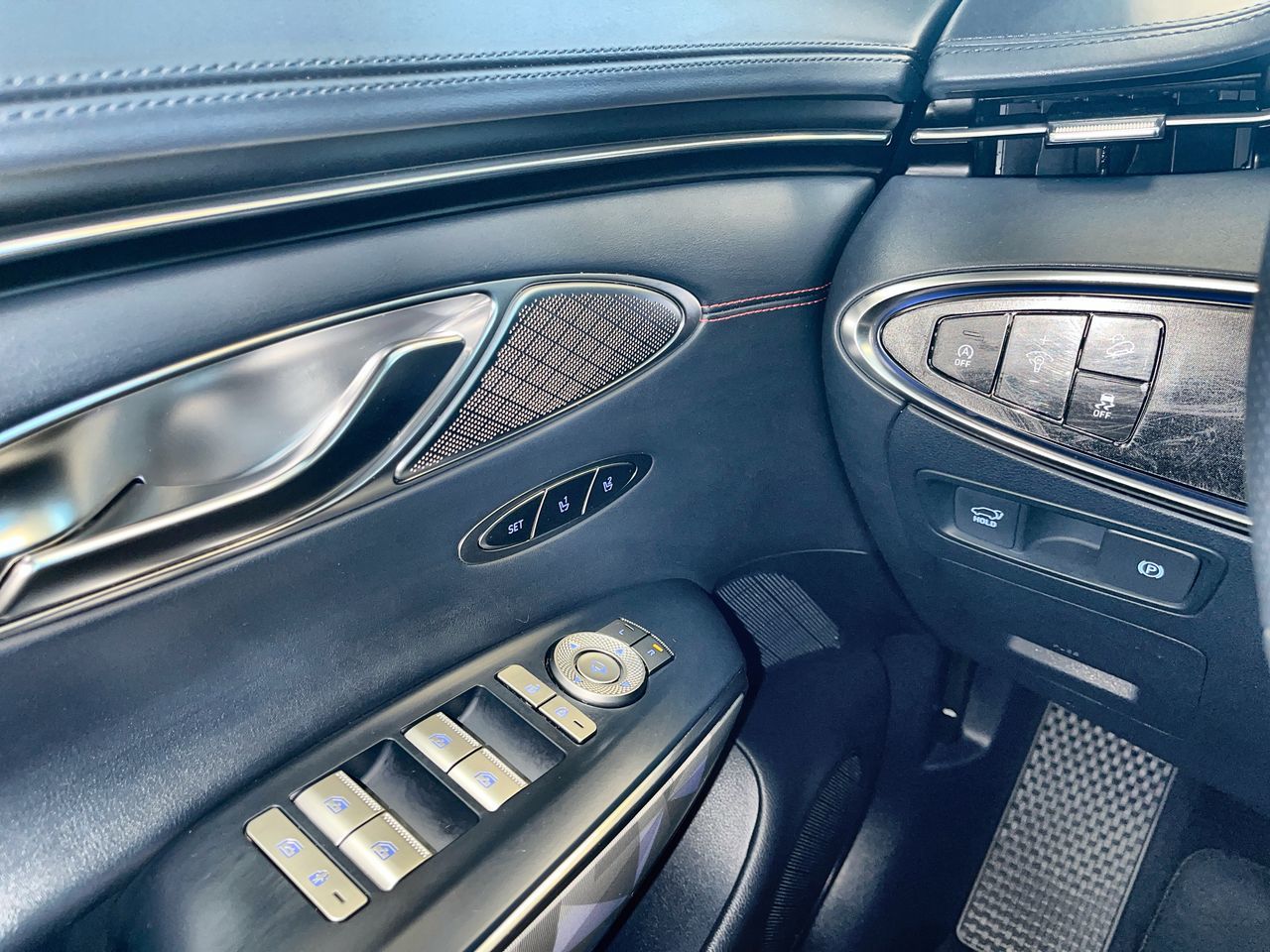2023 GENESIS GV70