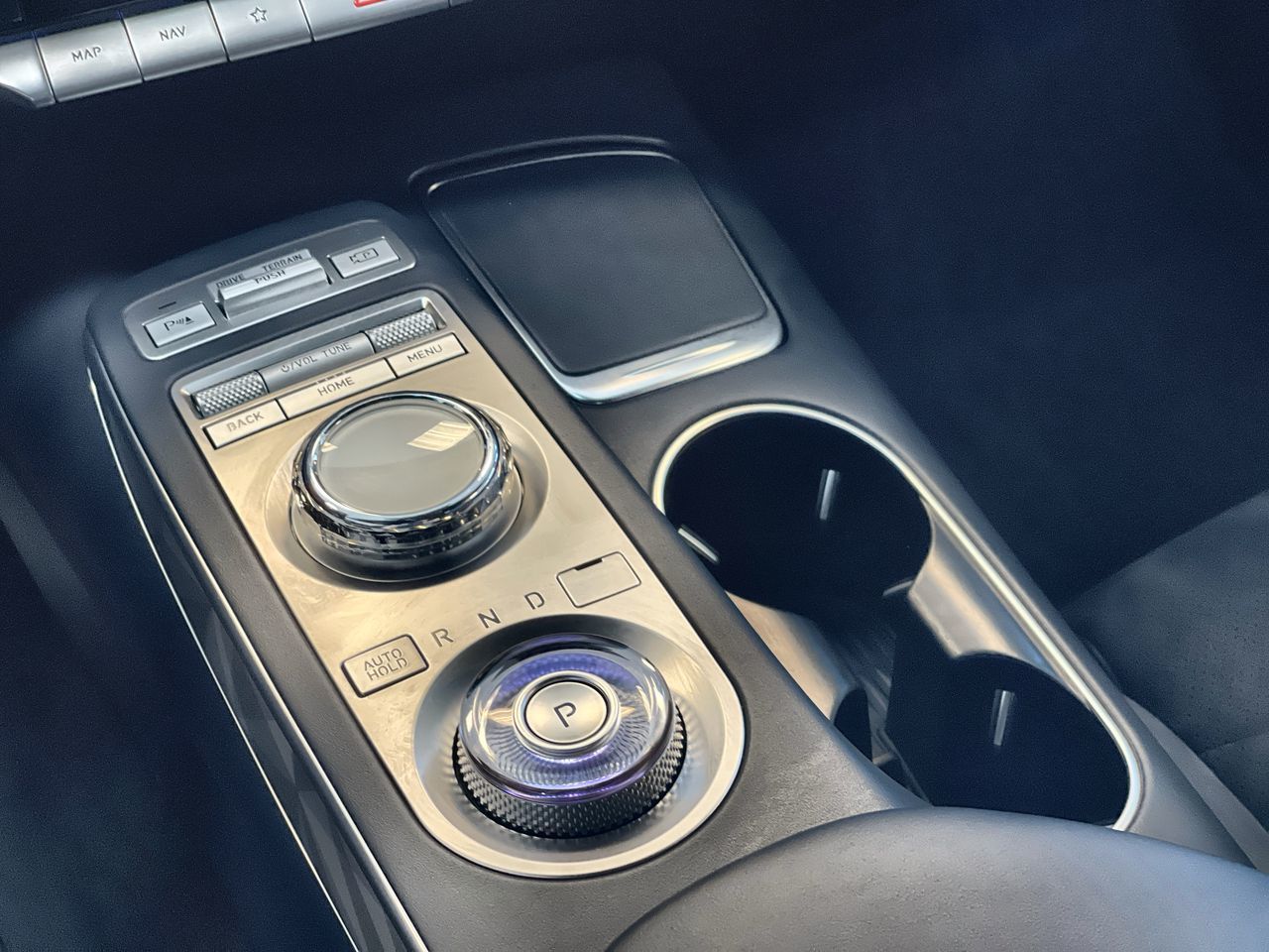 2023 GENESIS GV70