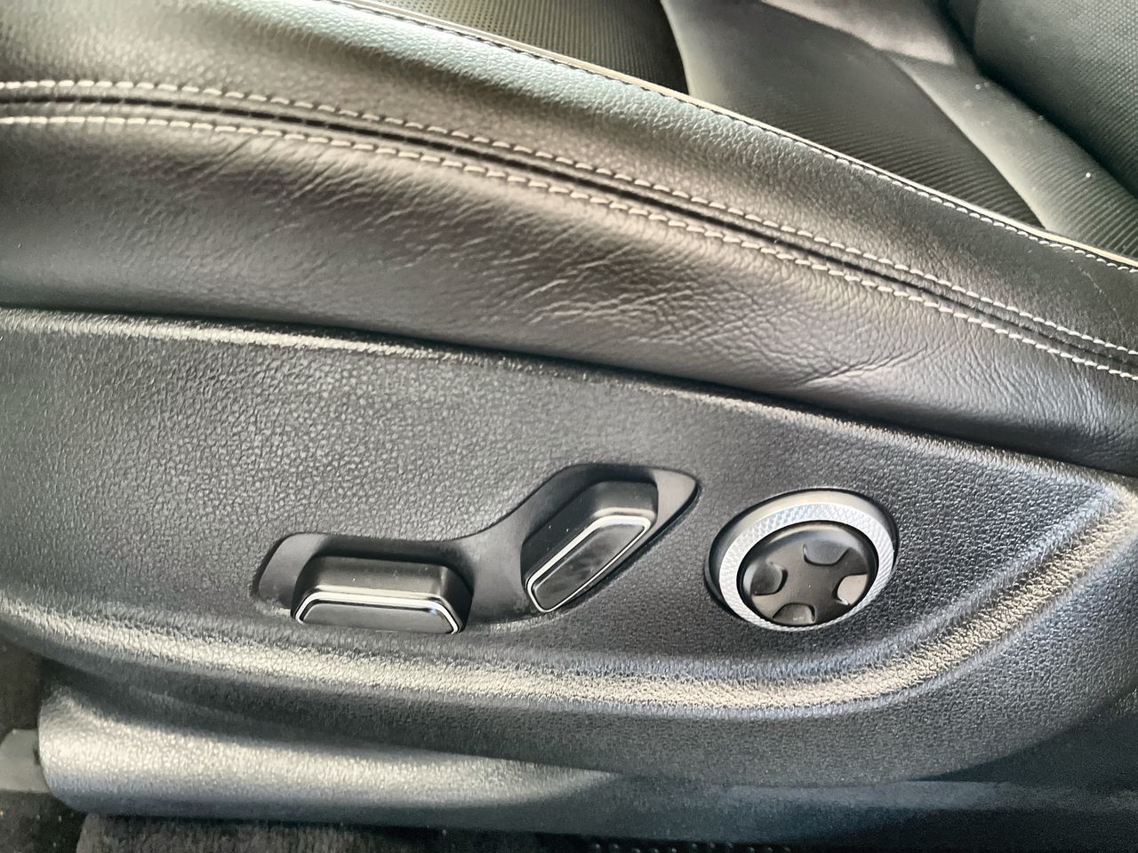 2025 GENESIS GV70