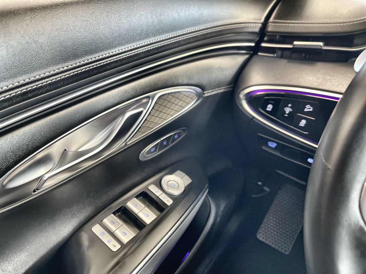 2025 GENESIS GV70