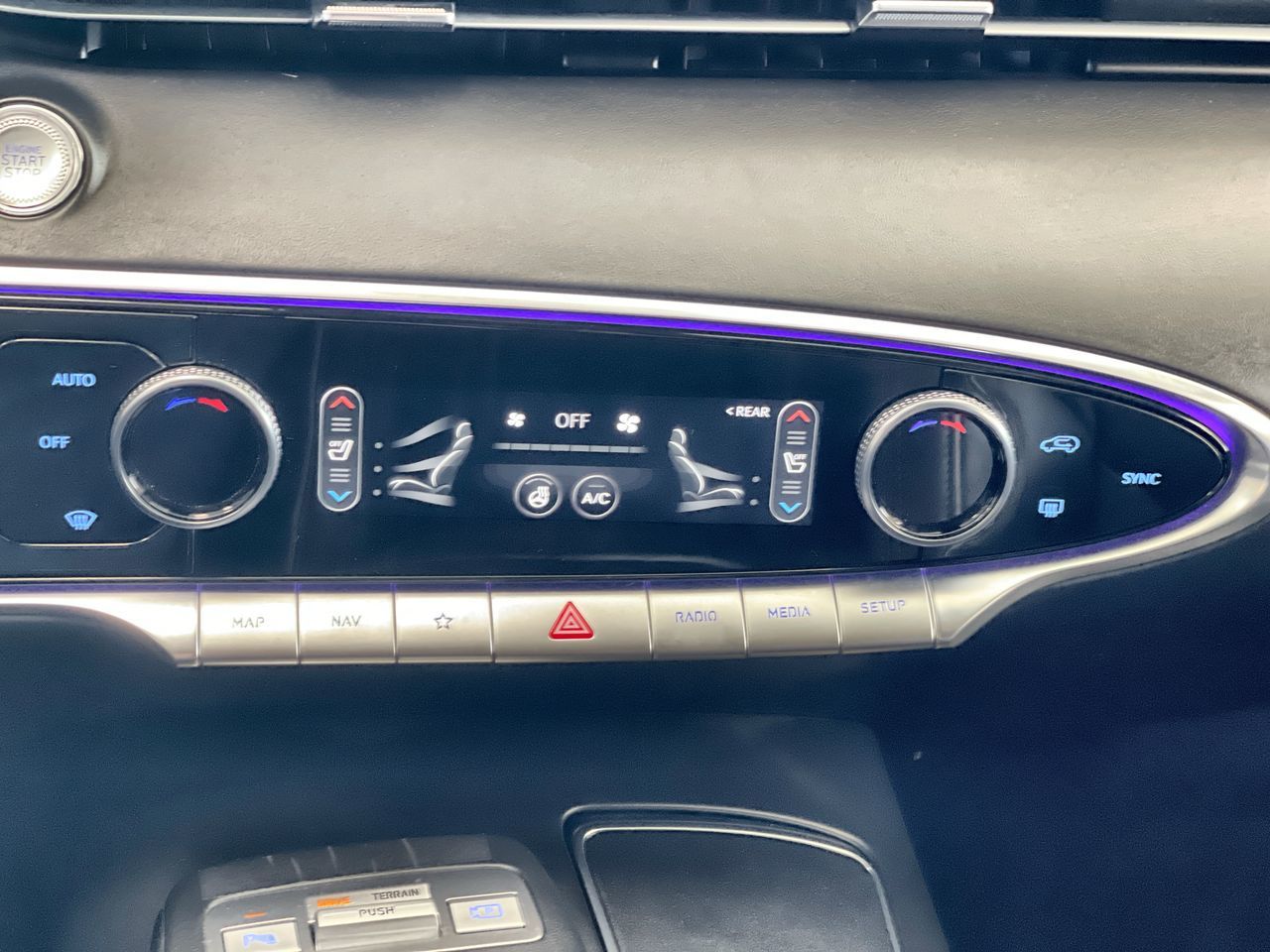 2025 GENESIS GV70