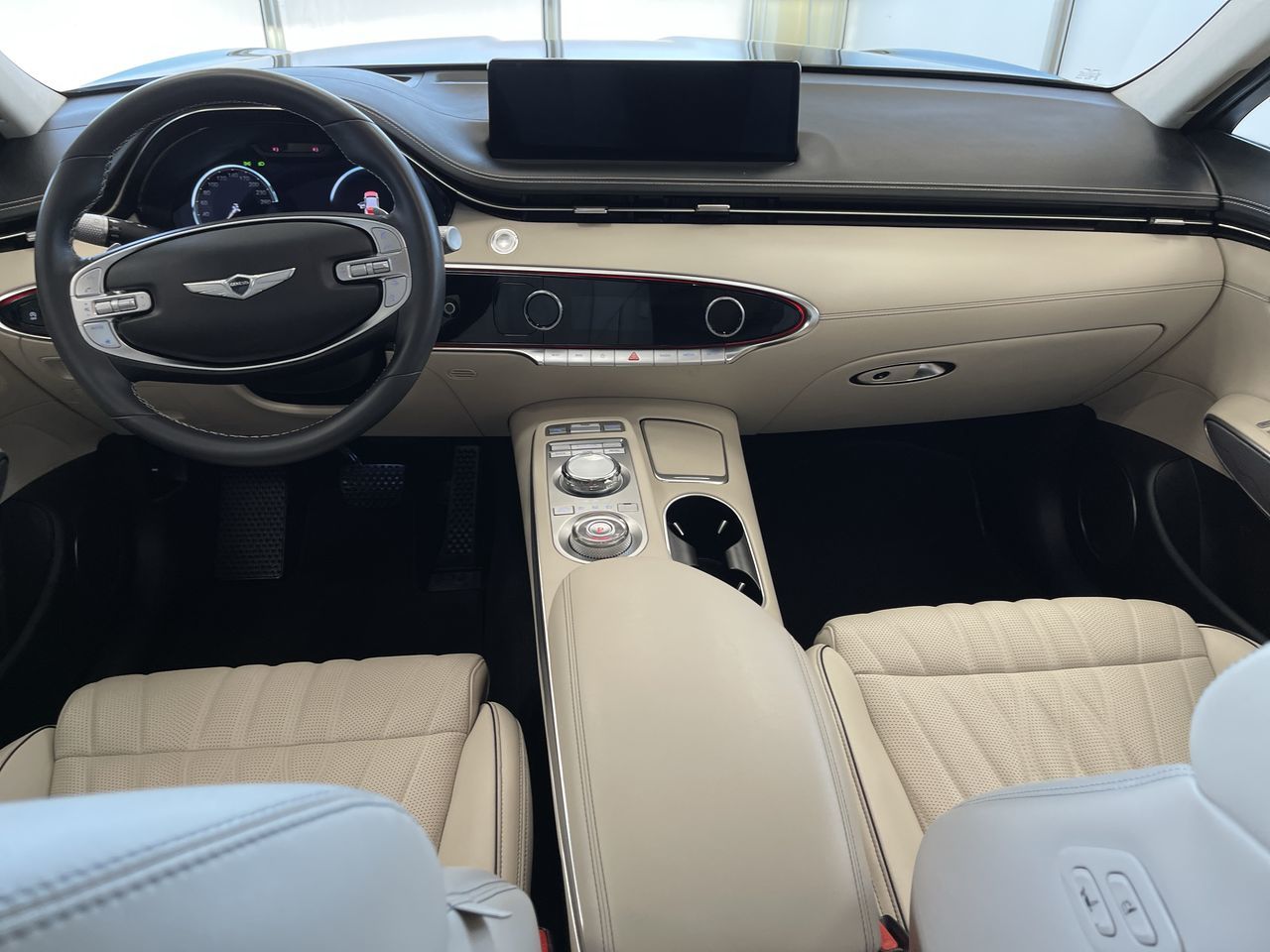 2025 GENESIS GV70
