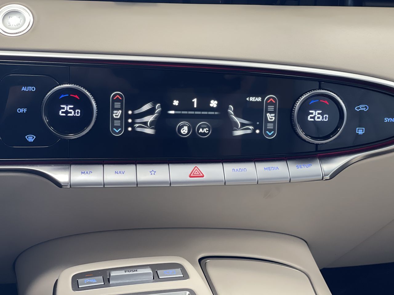 2025 GENESIS GV70