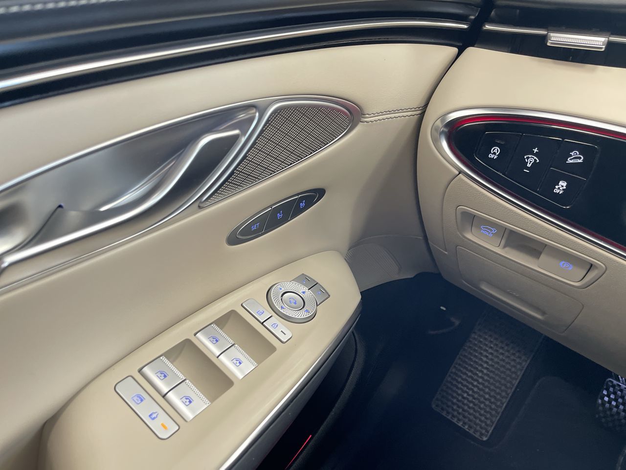 2025 GENESIS GV70