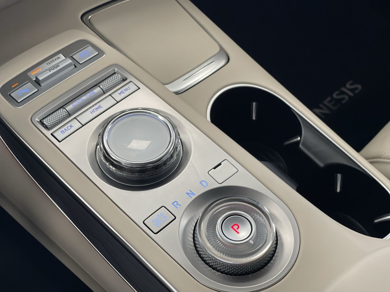 2025 GENESIS GV70
