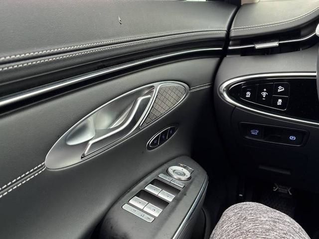 2025 GENESIS GV70