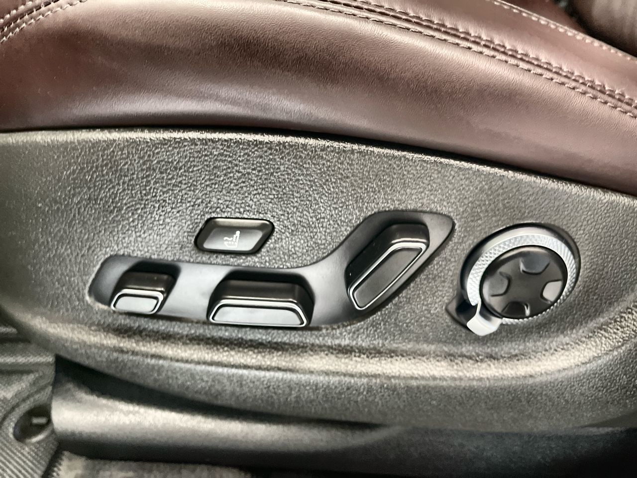 2025 GENESIS GV70