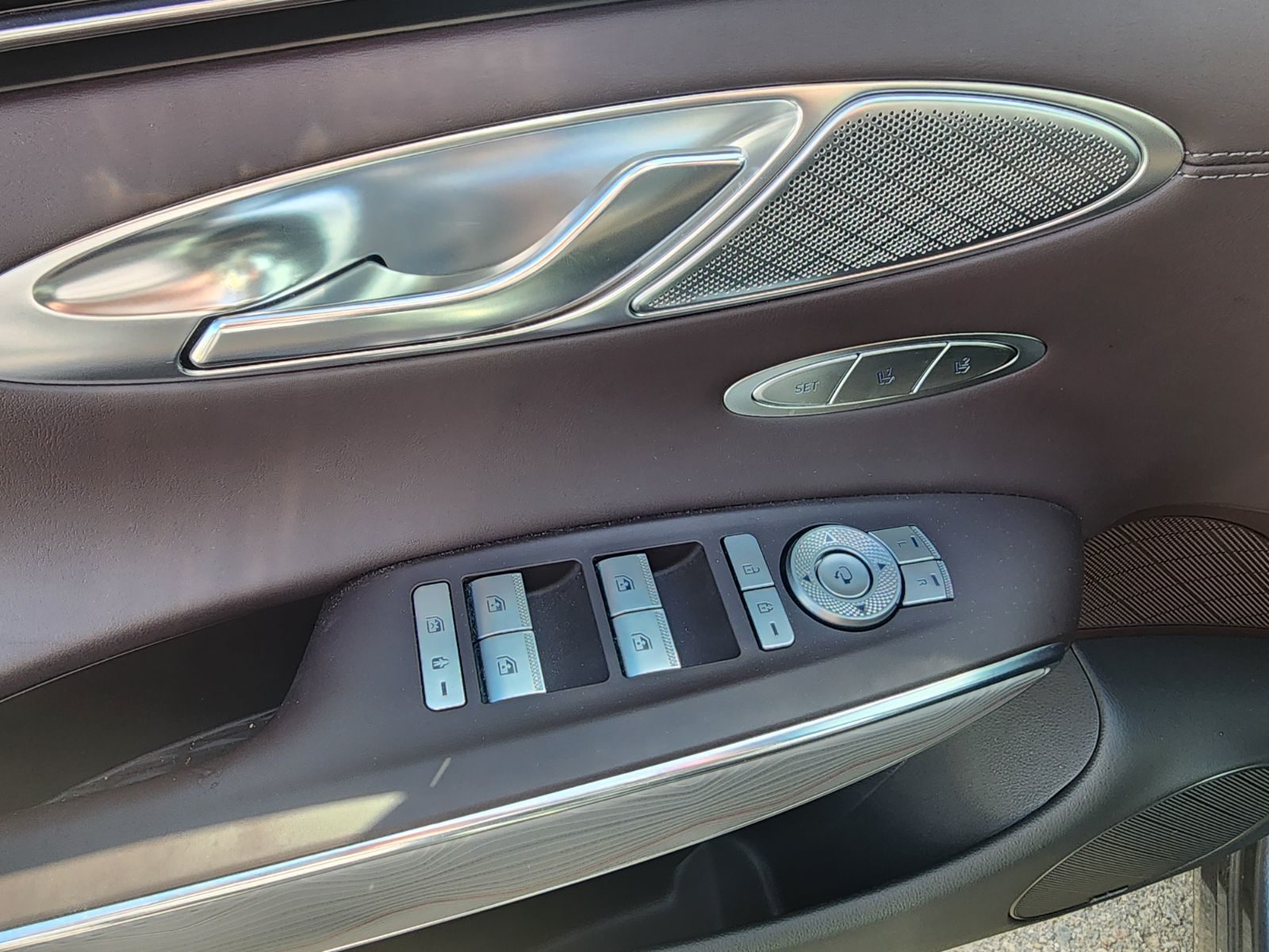 2025 GENESIS GV70