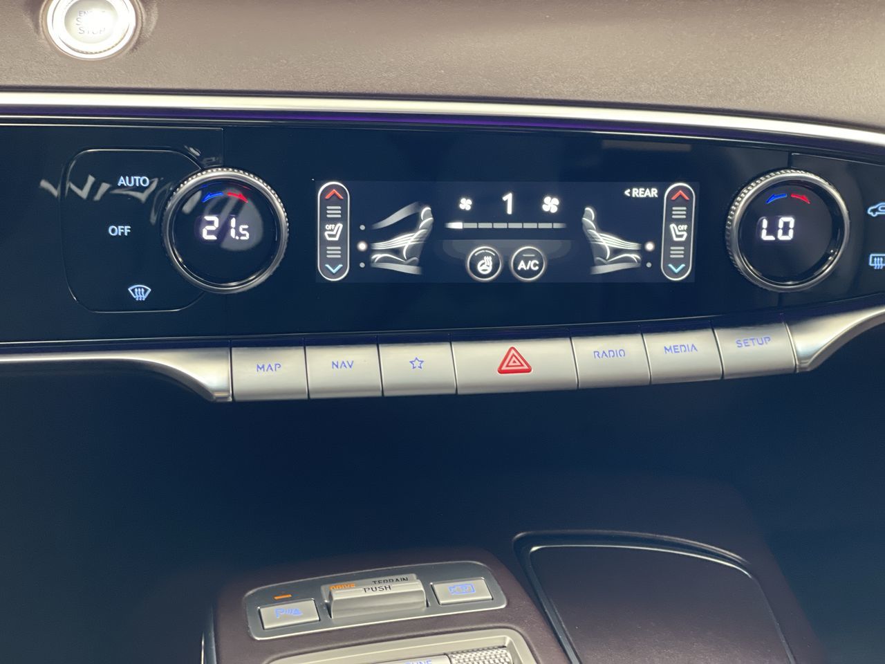 2025 GENESIS GV70