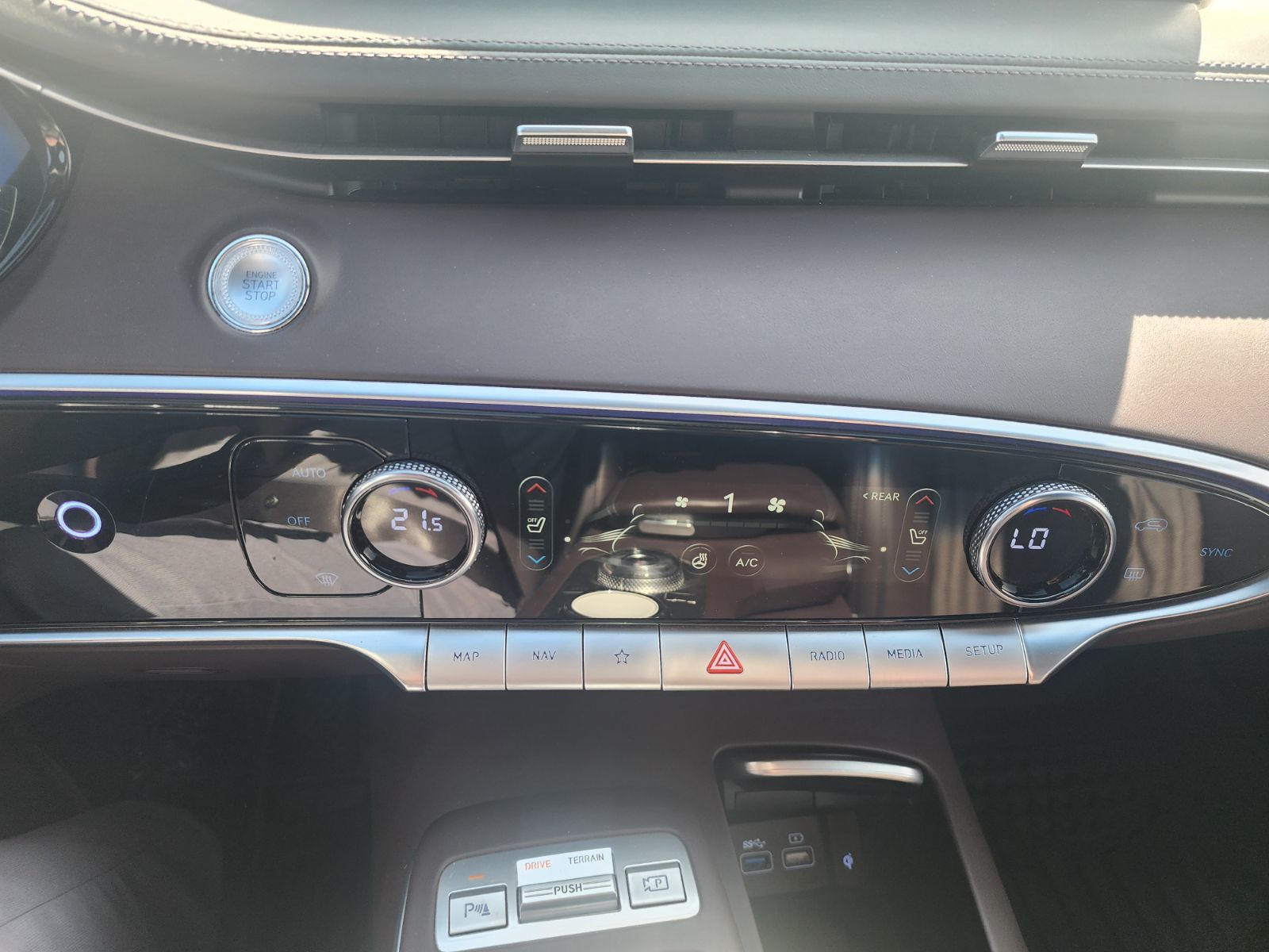 2025 GENESIS GV70