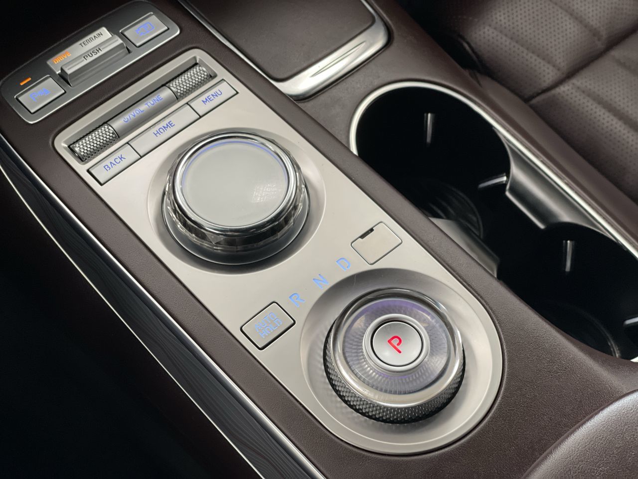 2025 GENESIS GV70