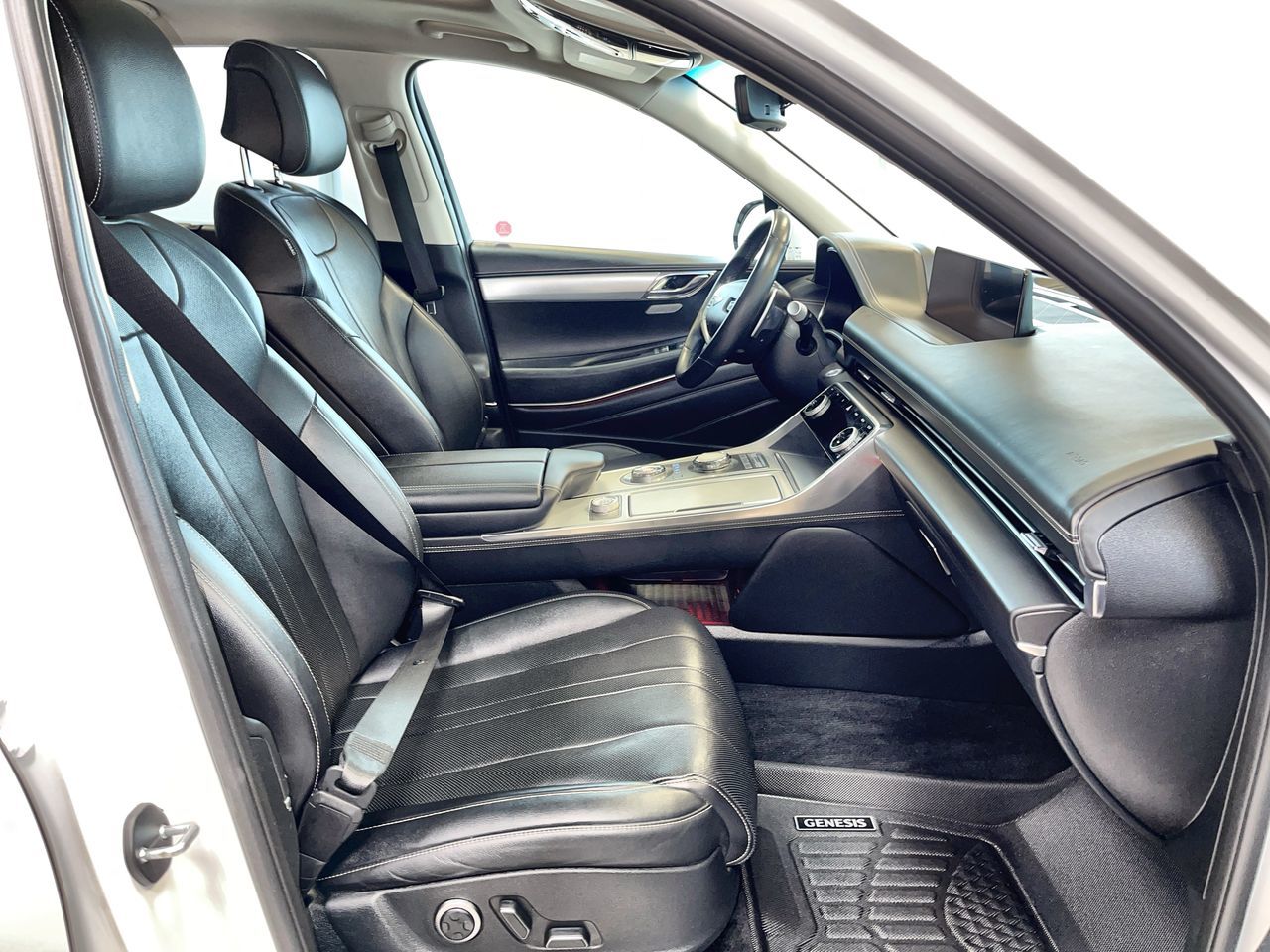 2023 GENESIS GV80