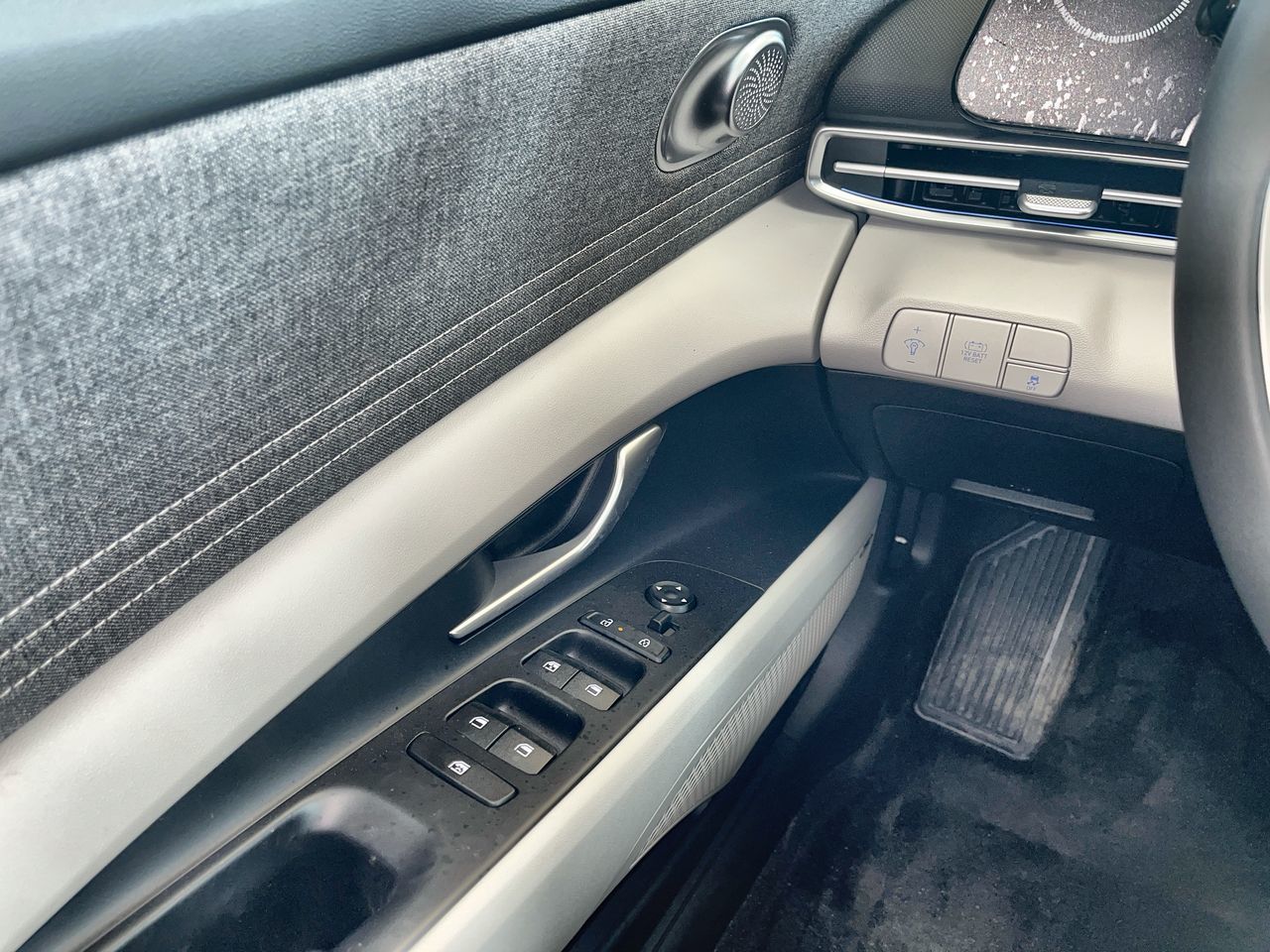 2025 Hyundai ELANTRA Hybrid