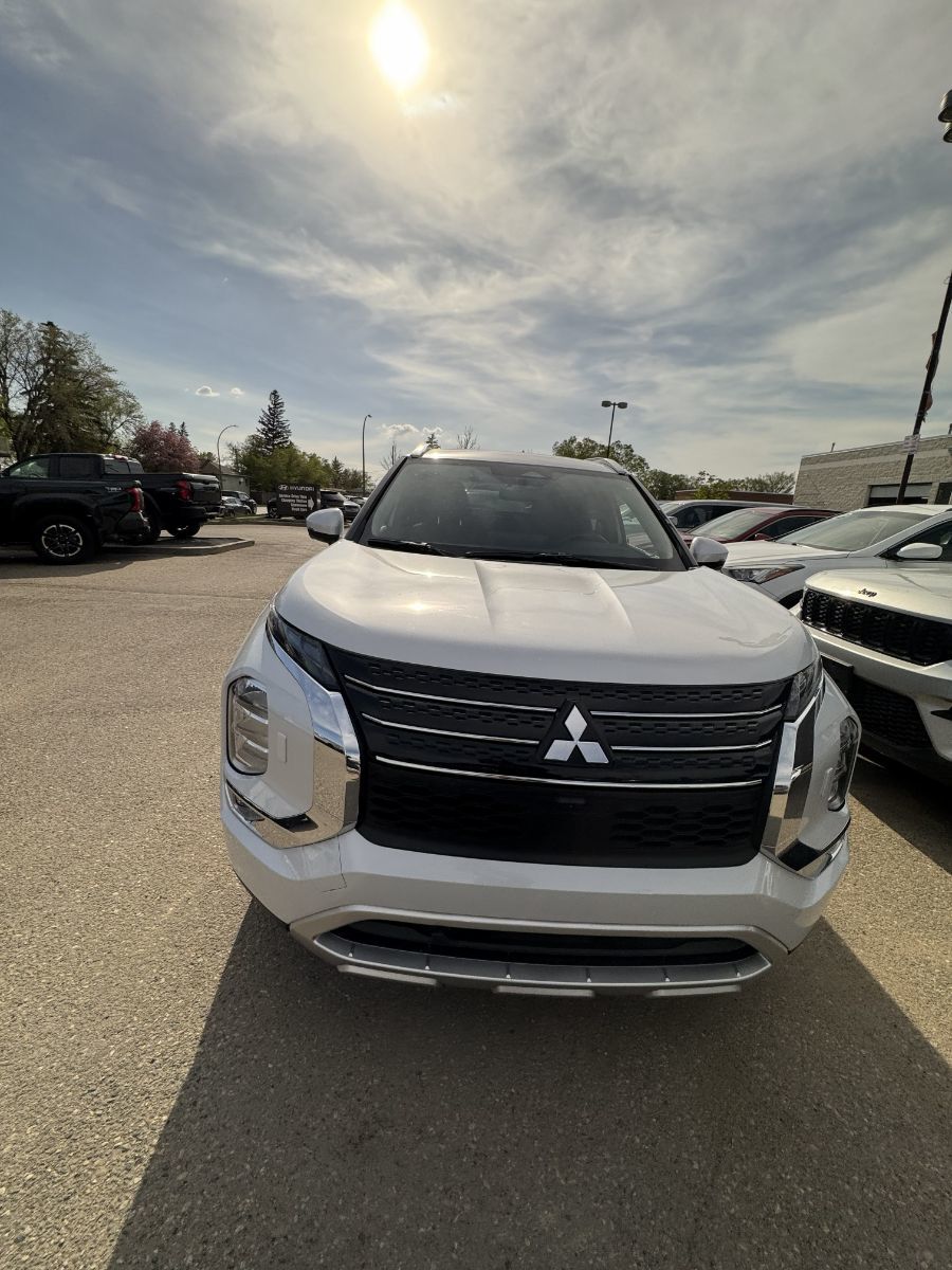 2024 Mitsubishi Outlander in Regina, Saskatchewan