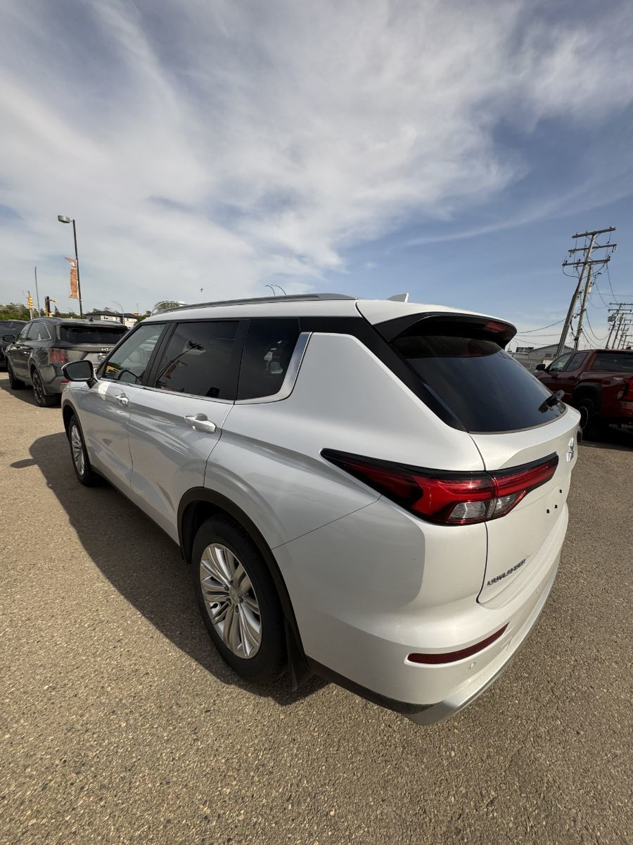 2024 Mitsubishi Outlander in Regina, Saskatchewan