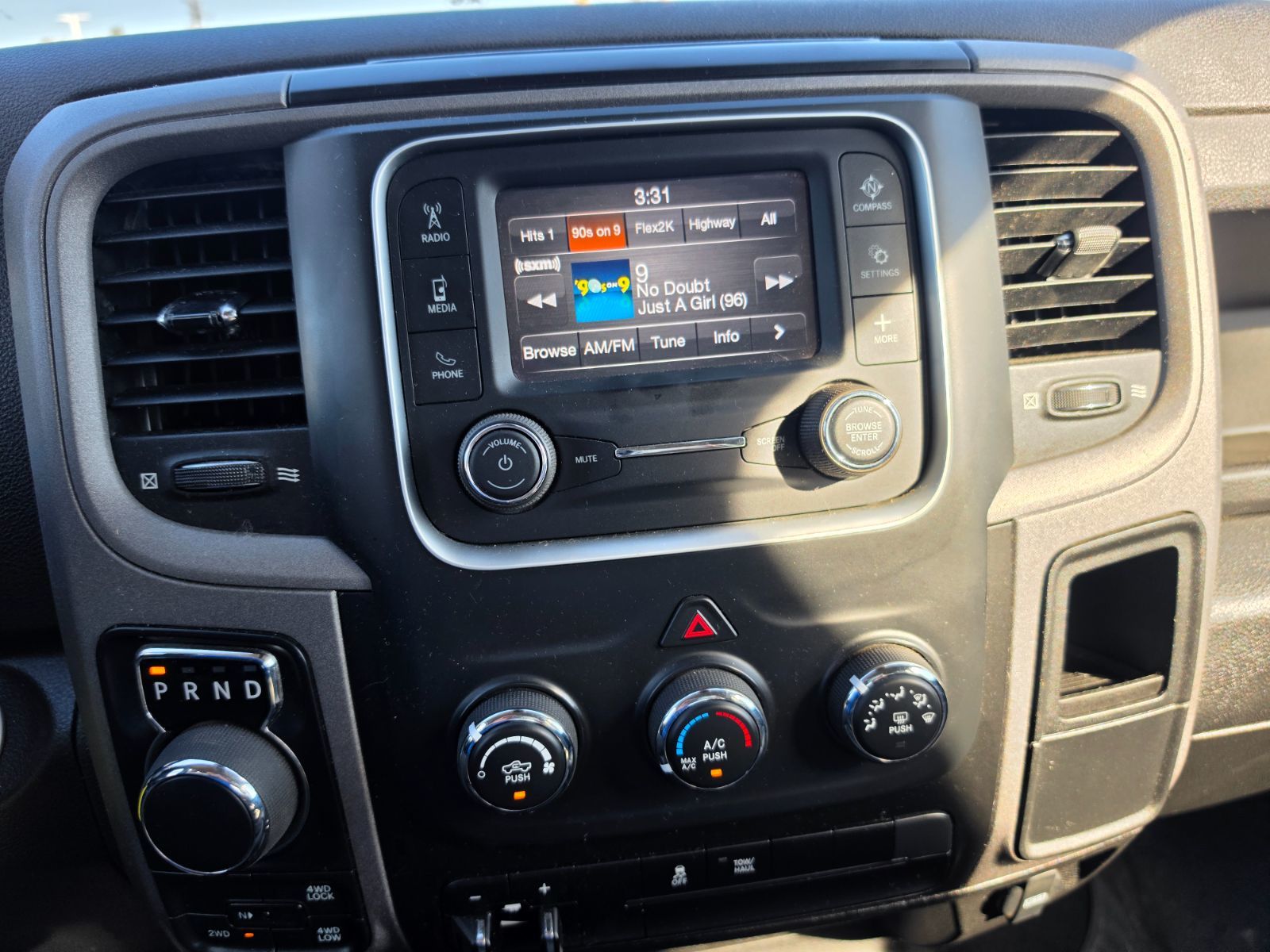2023 Ram RAM 1500 Classic Crew Cab 4x4 (DS)