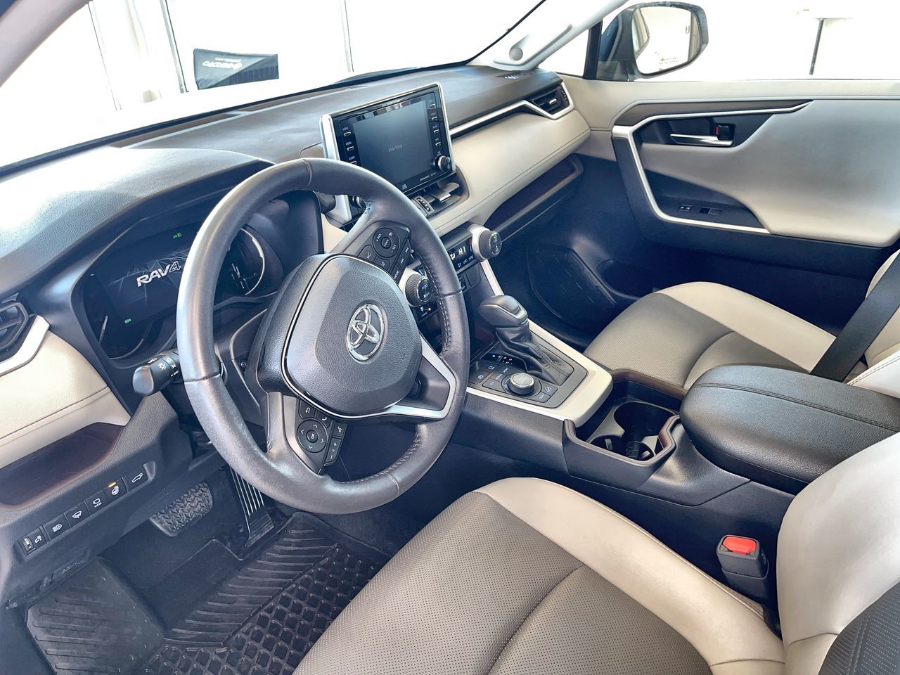Toyota RAV4  2021 à Regina, Saskatchewan
