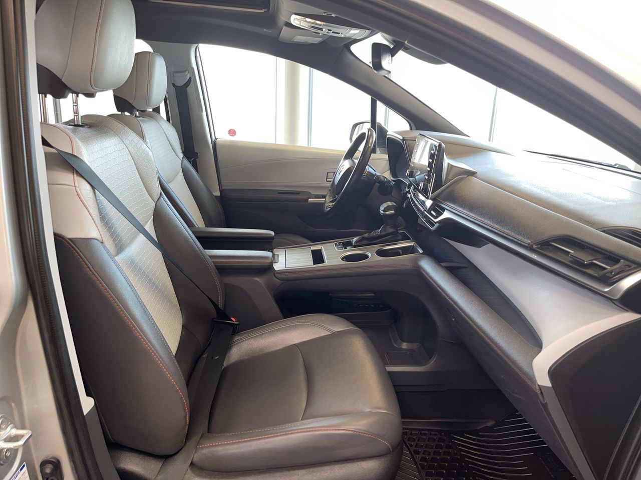 2022 Toyota Sienna Hybrid