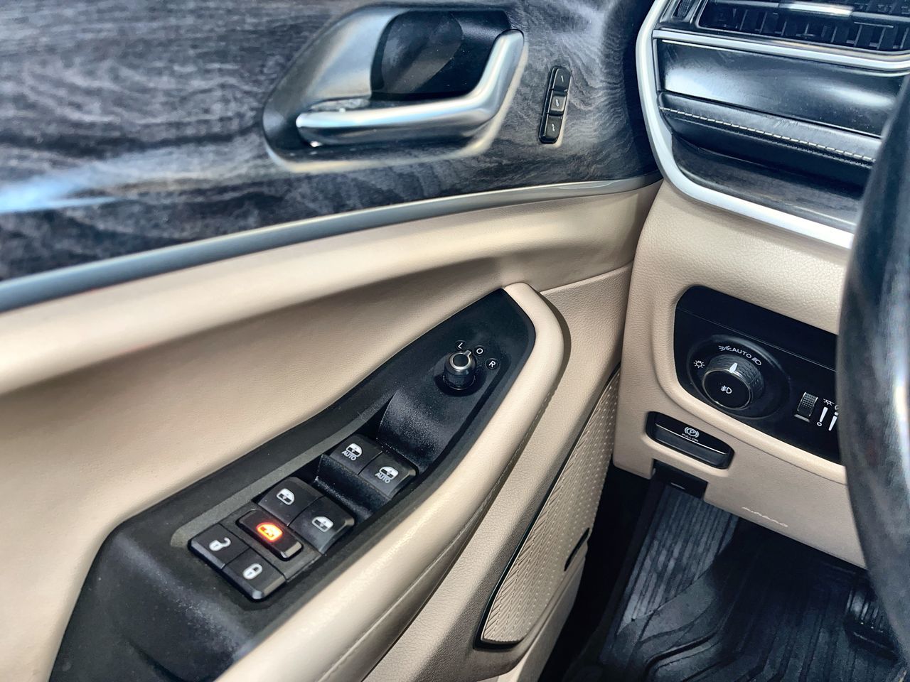 2022 Jeep Grand Cherokee 4X4 in Regina, Saskatchewan