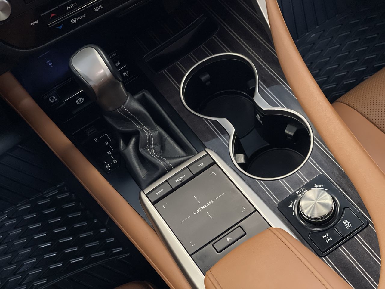 Lexus RX L  2021 à Regina, Saskatchewan