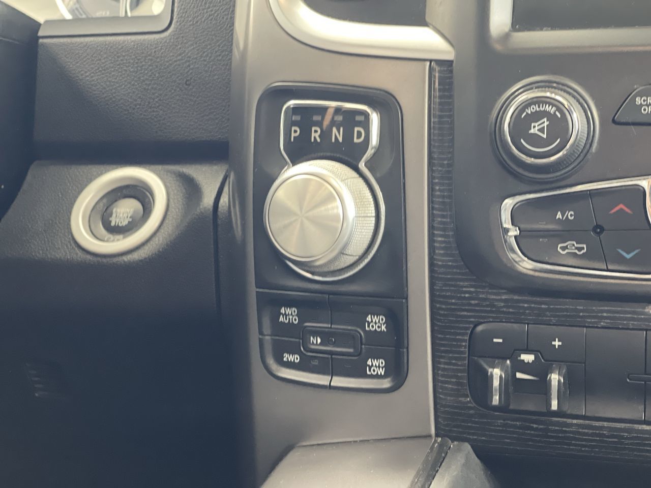 Ram RAM 1500 Crew Cab 4x4  2017 à Regina, Saskatchewan
