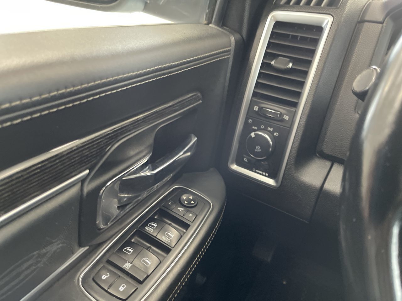 Ram RAM 1500 Crew Cab 4x4  2017 à Regina, Saskatchewan