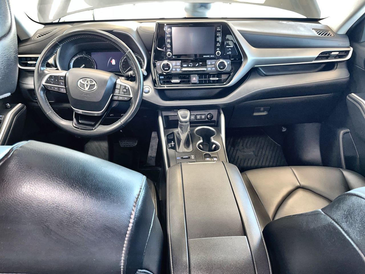 2020 Toyota Highlander in Regina, Saskatchewan